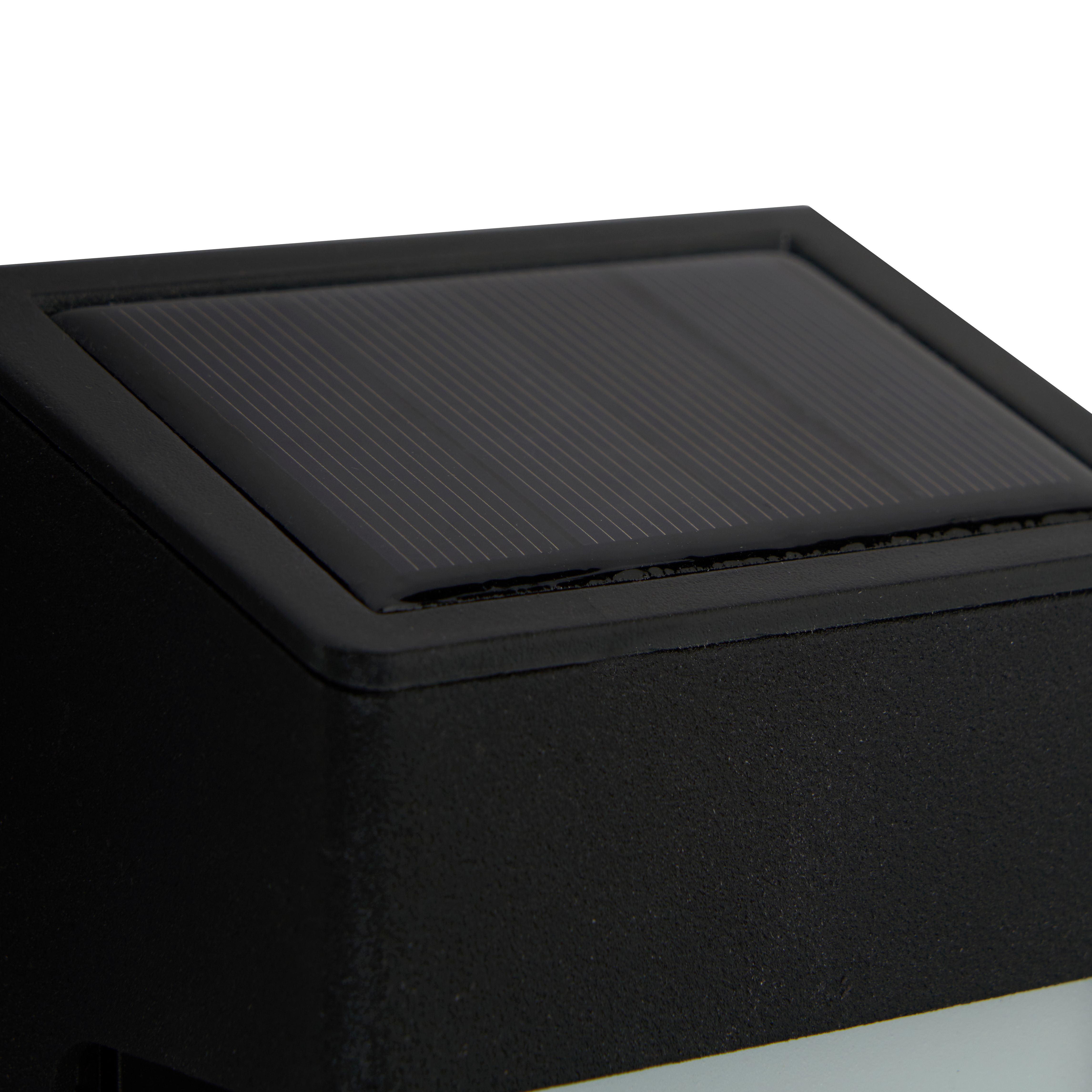 Lenti Solar LED Wall Light