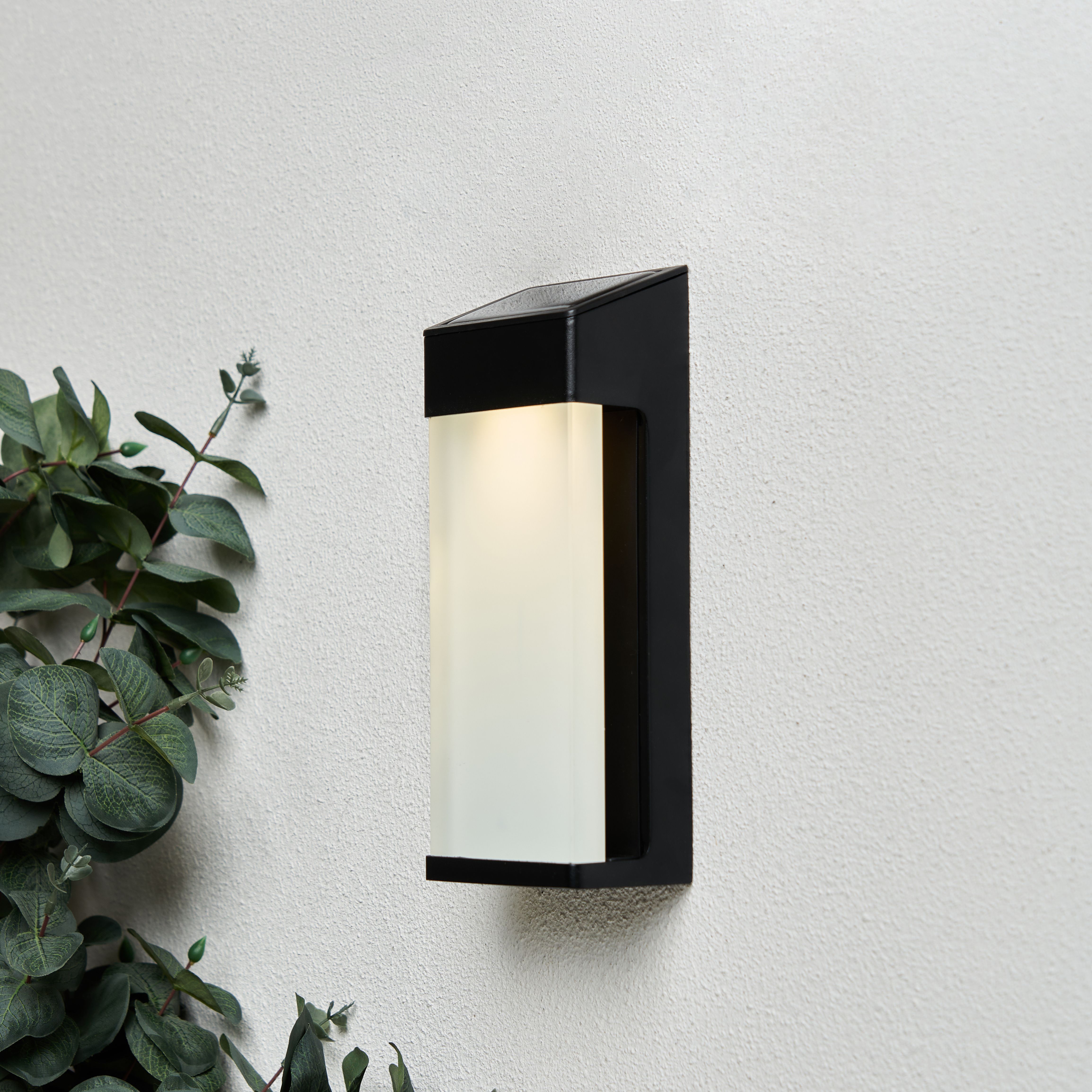 Lenti Solar LED Wall Light