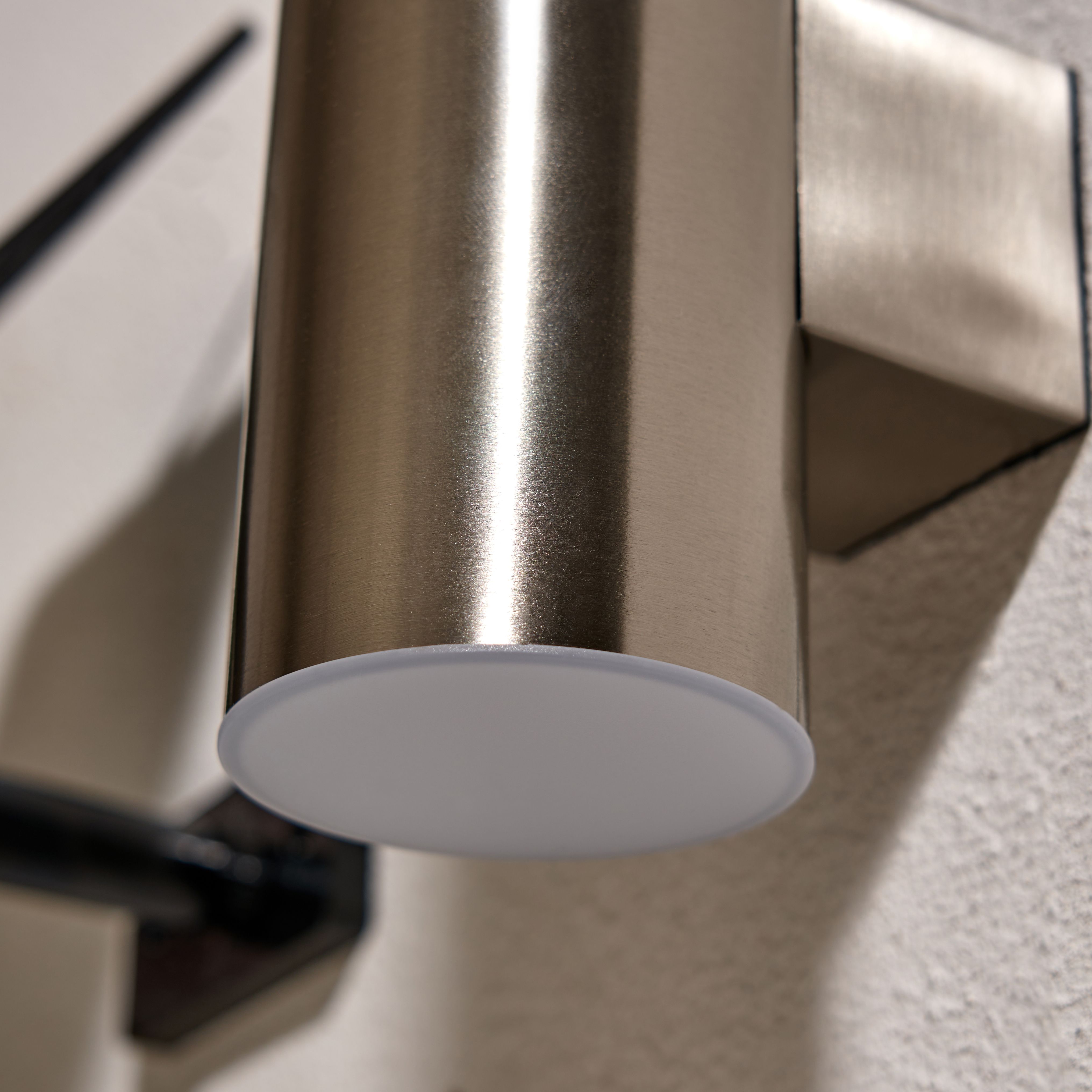 Aurin Solar LED Wall Light chrome