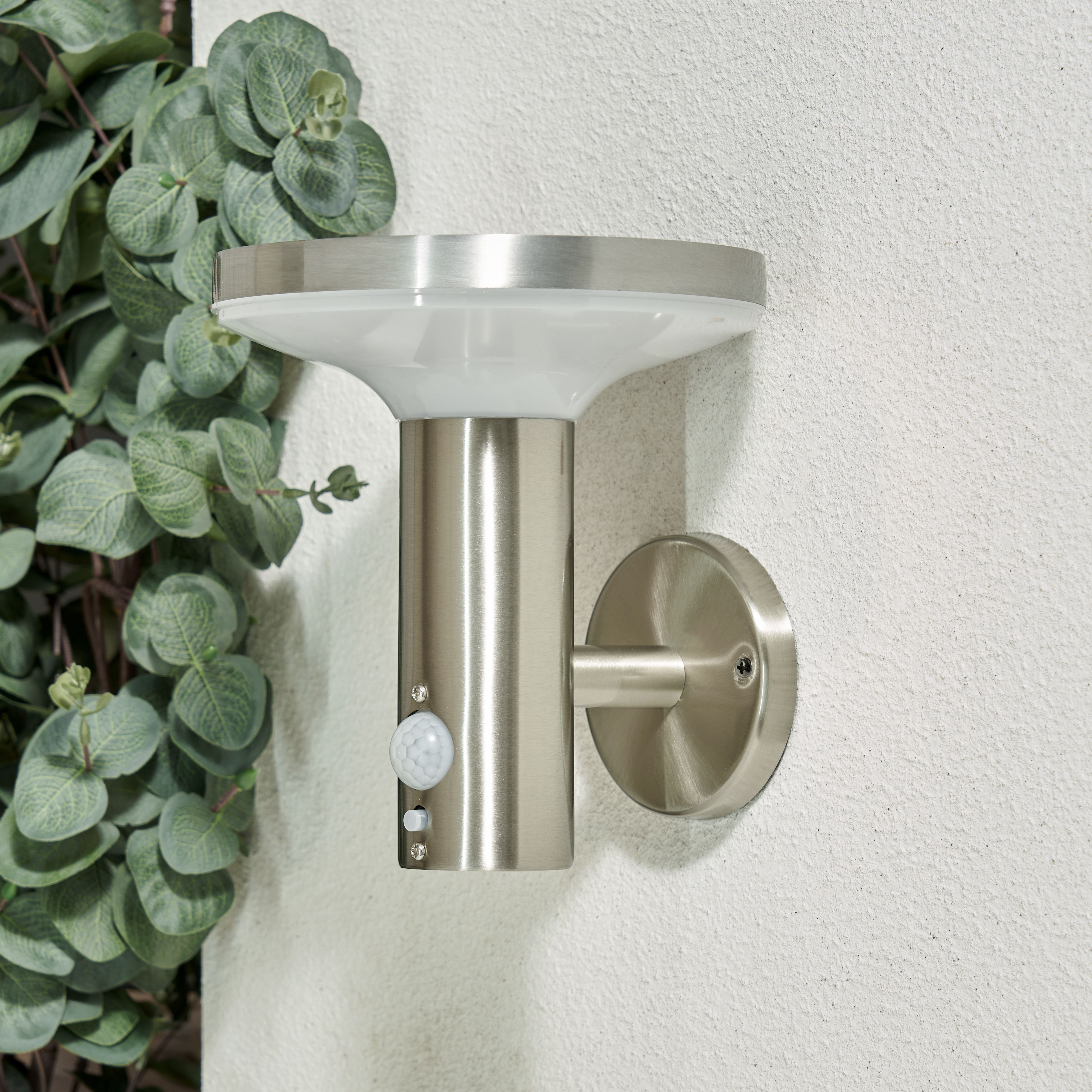 Pilato Solar LED Wall Light Chrome