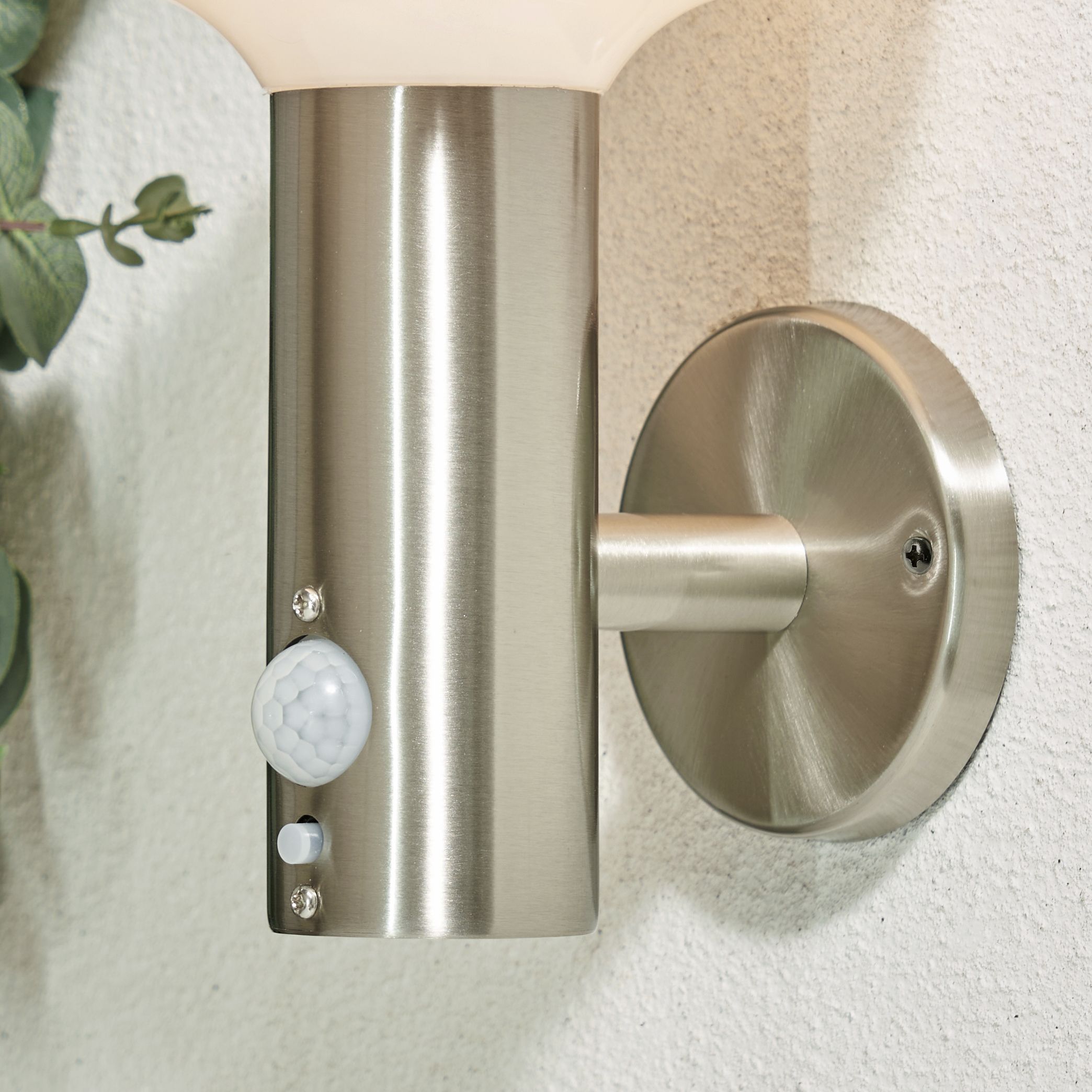 Pilato Solar LED Wall Light Chrome