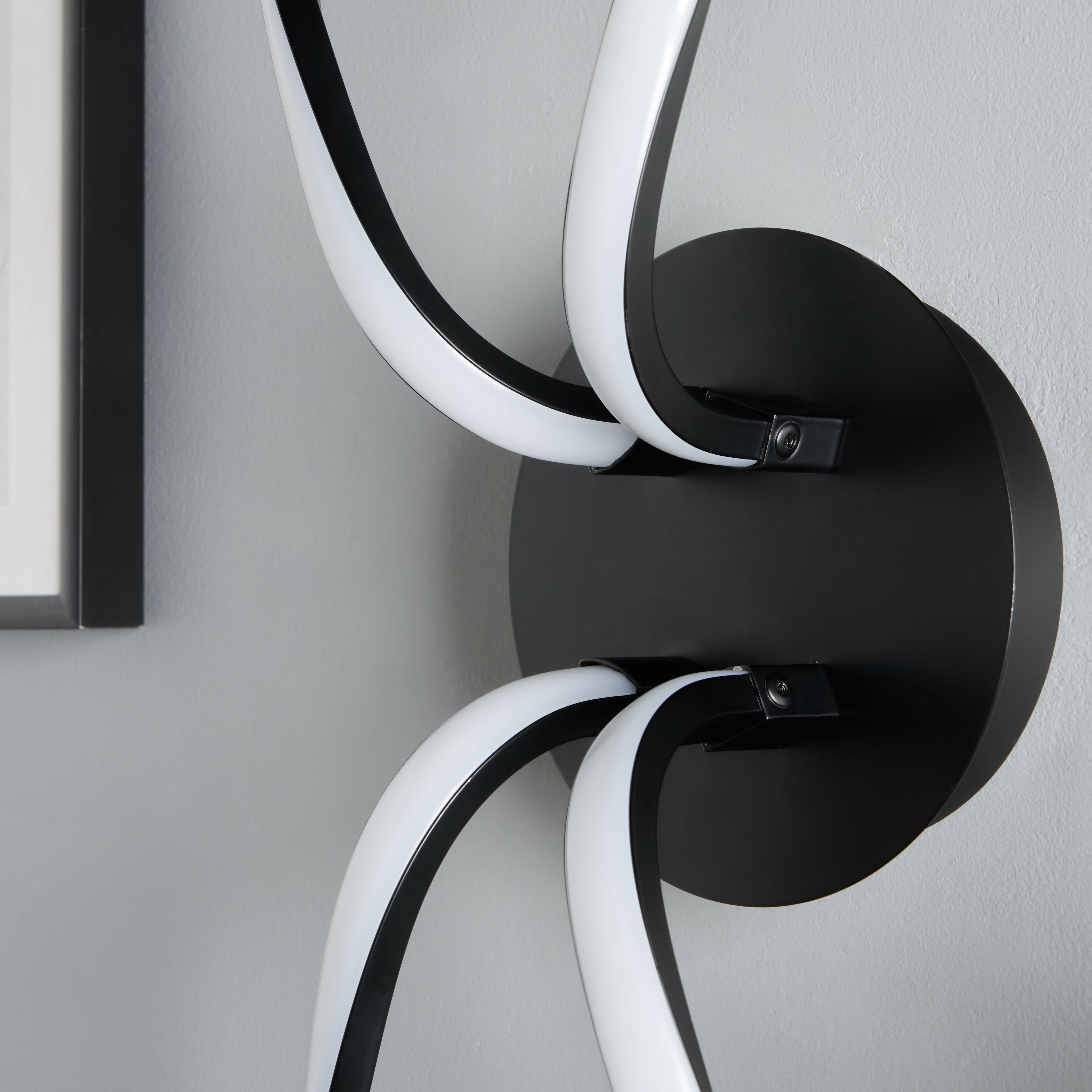 Loop LED Wall Lamp - Black