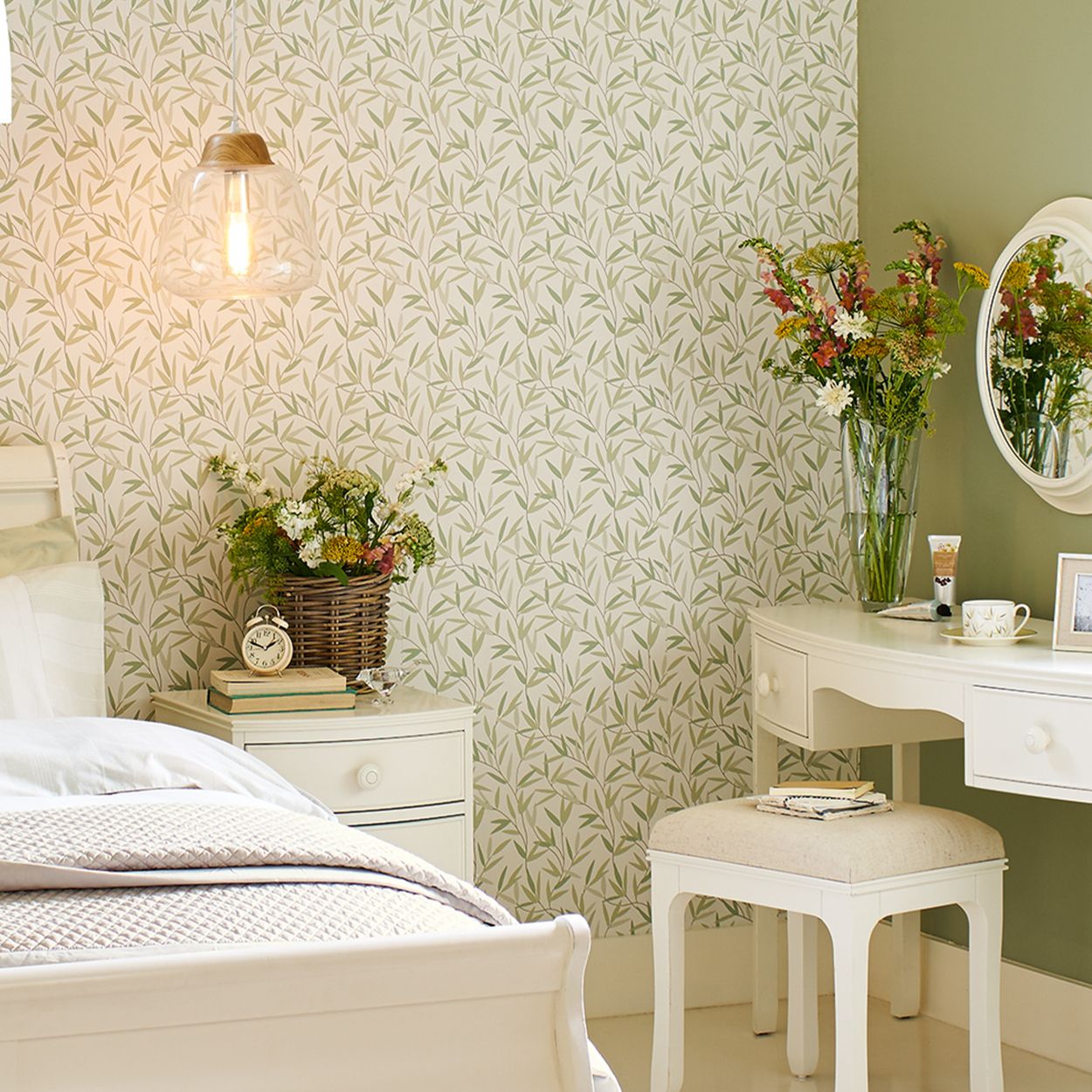 Laura Ashley Willow Leaf Hedgerow Wallpaper