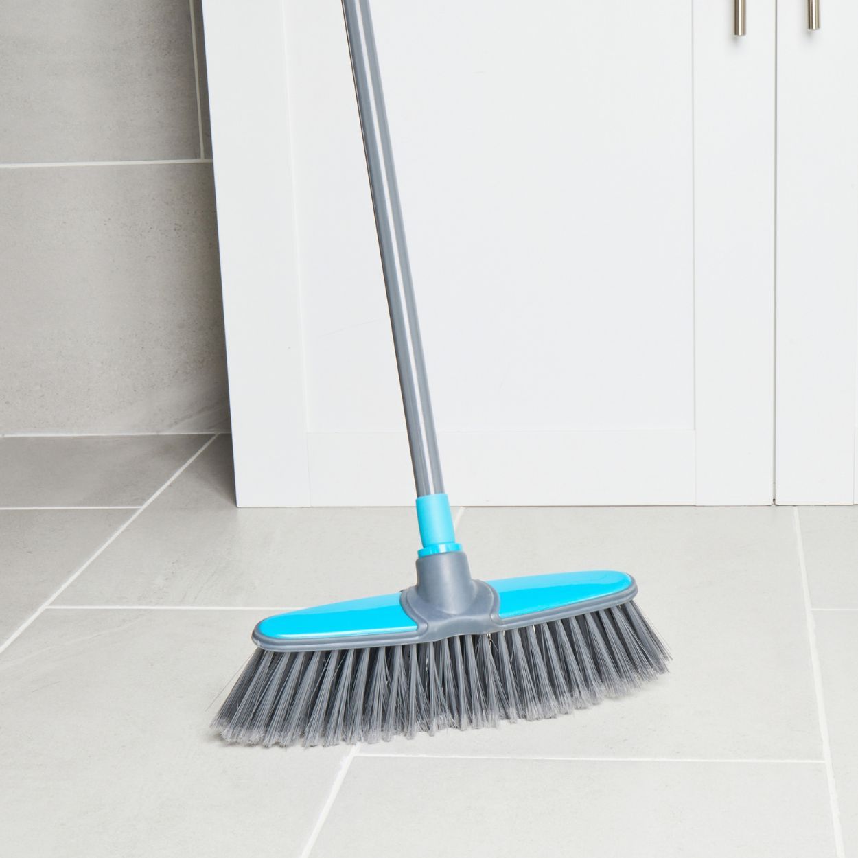 Beldray Anti-bac Extendable Broom