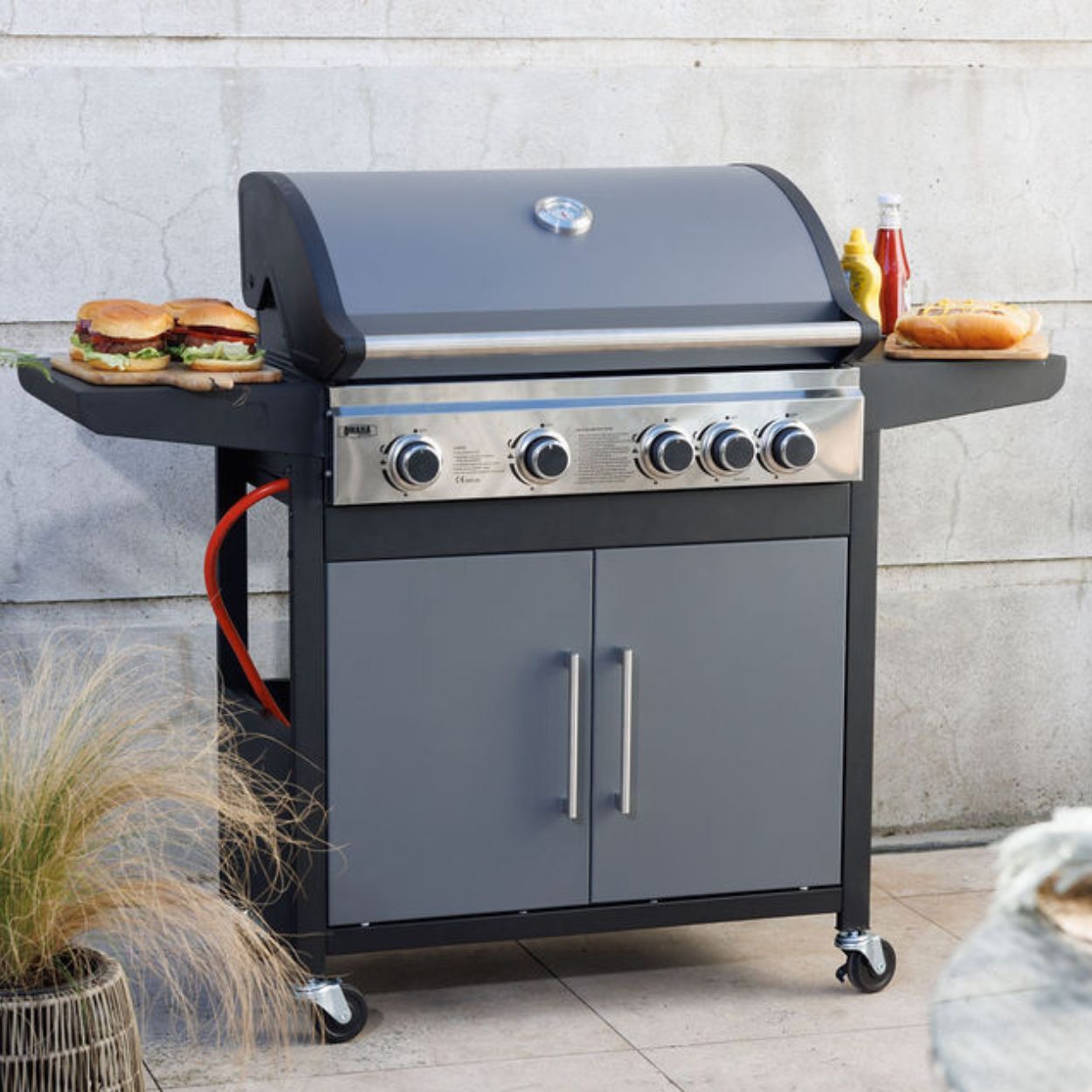 Omaha 4 Burner Gas BBQ with 1 Side Burner