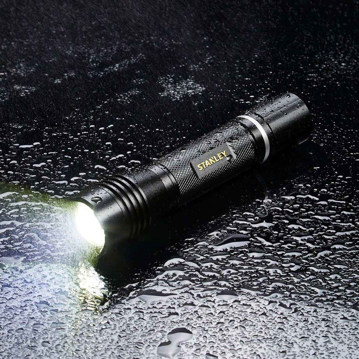 Stanley 650 Lumen Rechargeable Hand Torch With Adjustable Focus