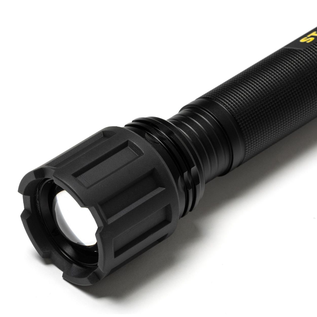 STANLEY 800 LUMEN HAND TORCH WITH ADJUSTABLE FOCUS. DURACELL BATTERIES INCLUDED.