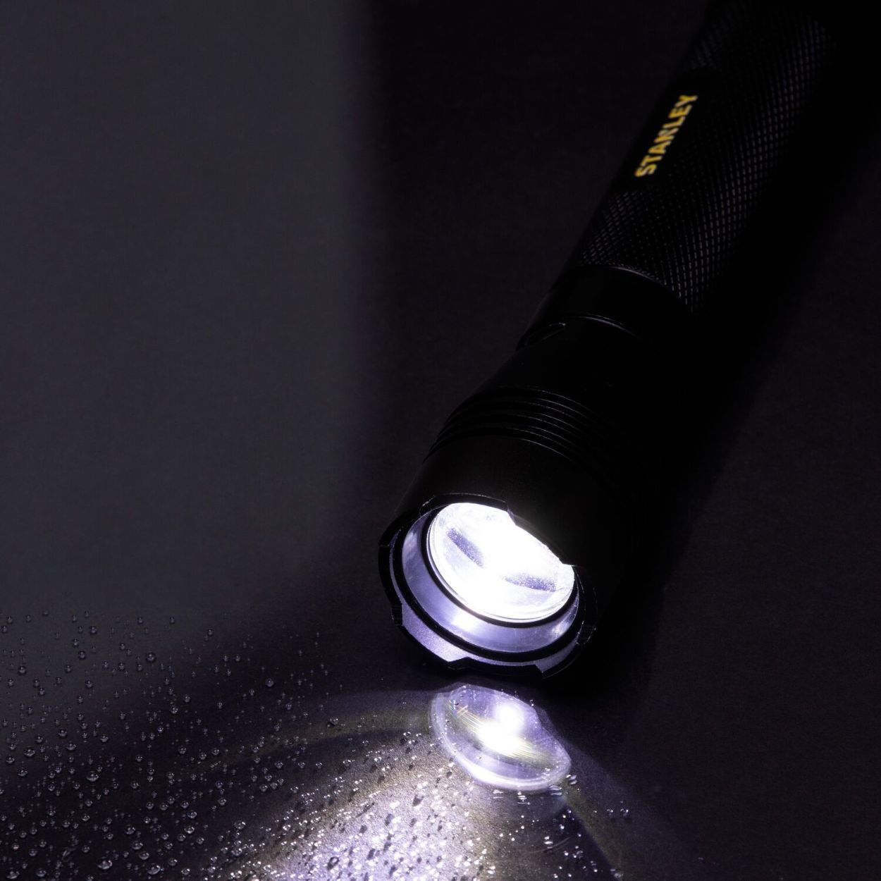 Stanley 280 Lumen Hand Torch With Adjustable Focus