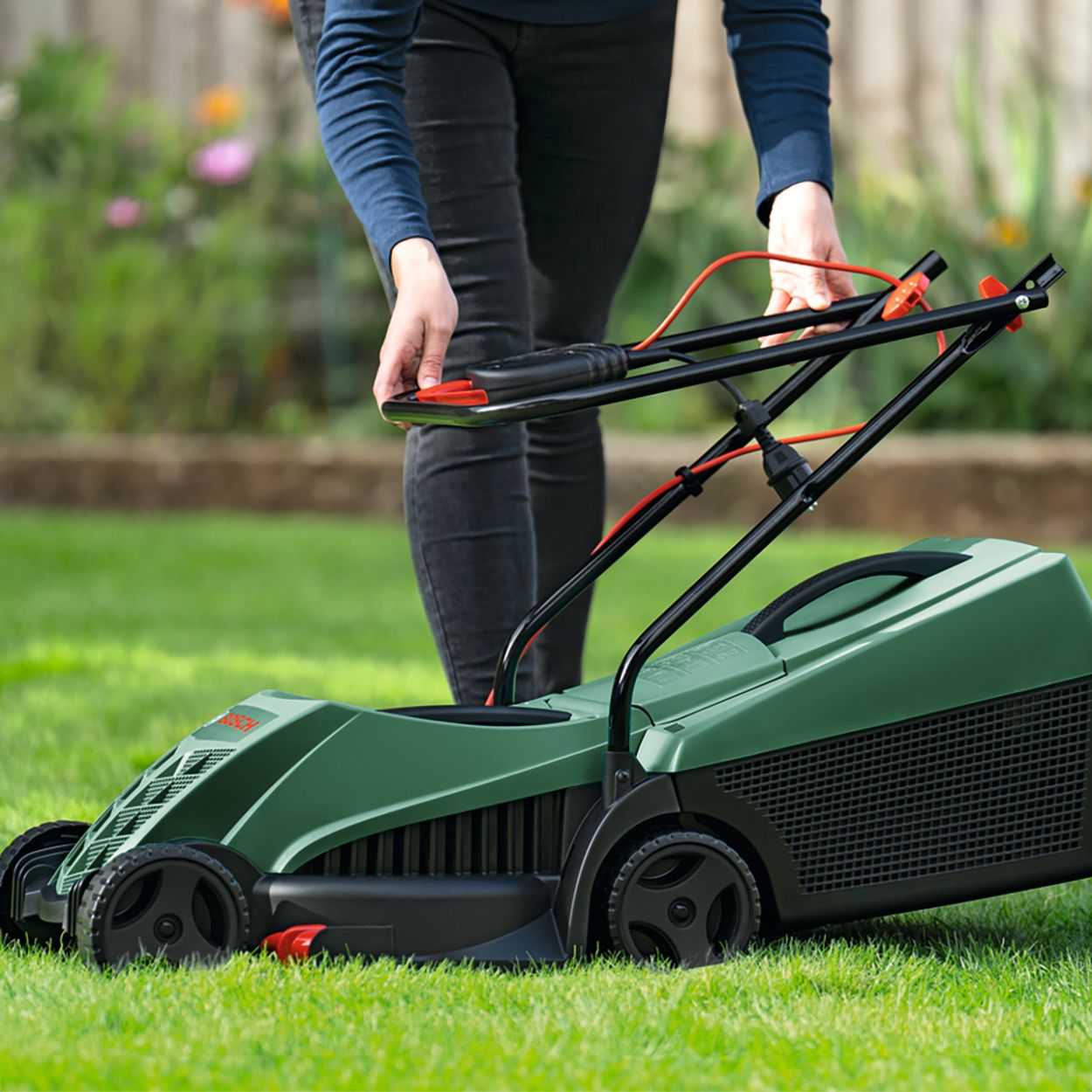 Bosch EasyRotak 32-225 Lawnmower