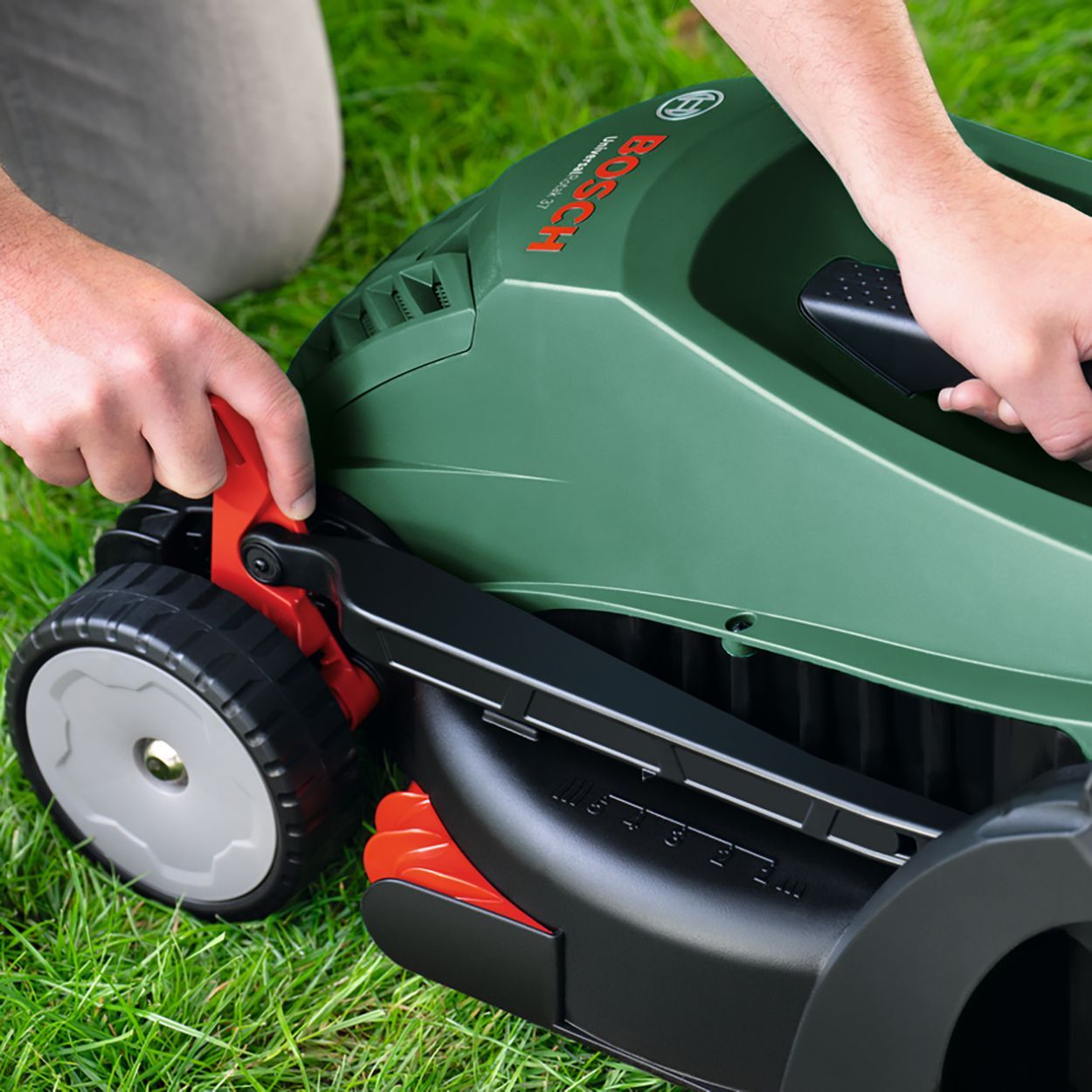 Bosch UniversalRotak 37-565 Lawnmower