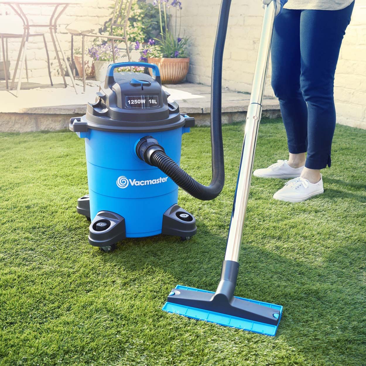 Vacmaster 18L Artificial Grass Wet and Dry Vacuum