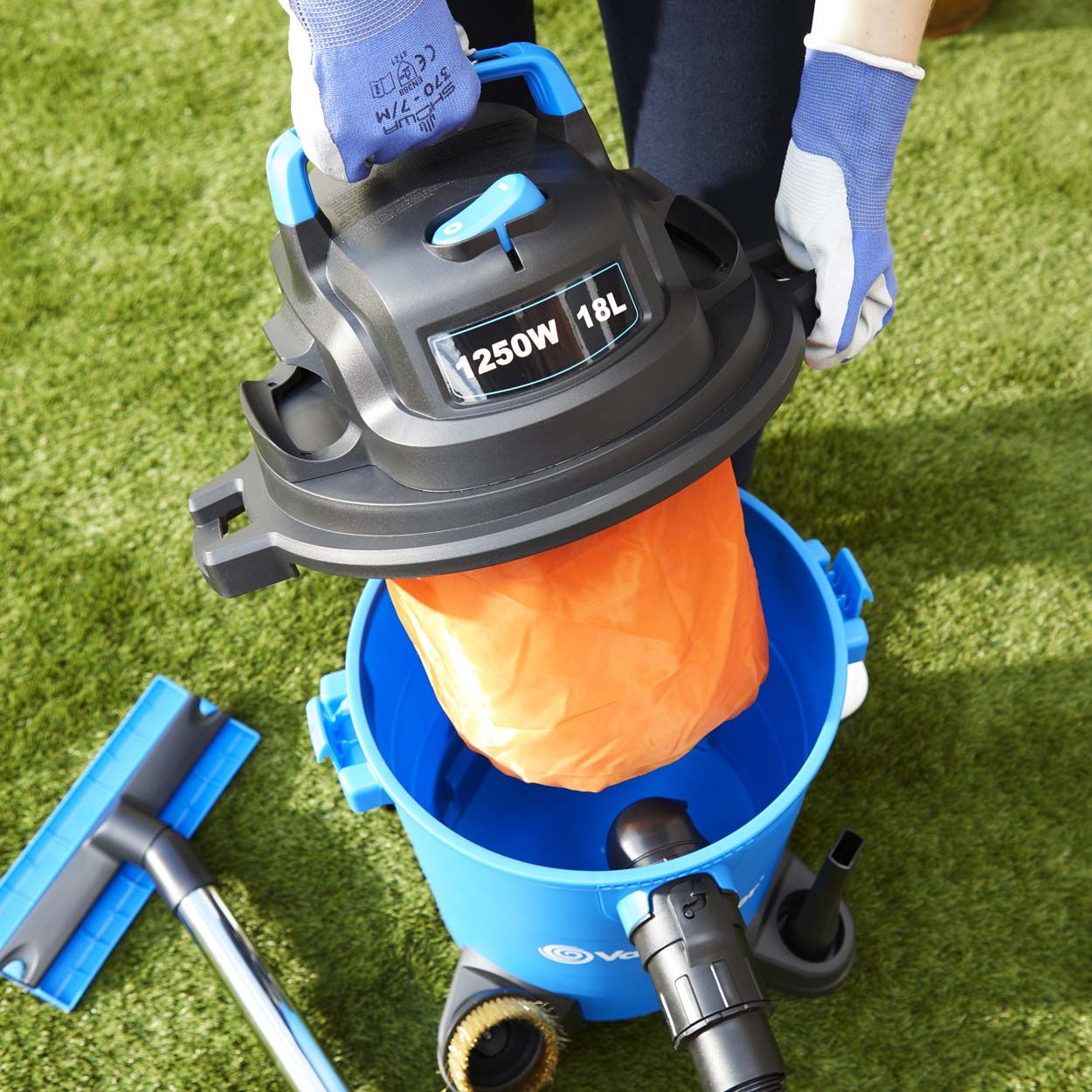 Vacmaster 18L Artificial Grass Wet and Dry Vacuum