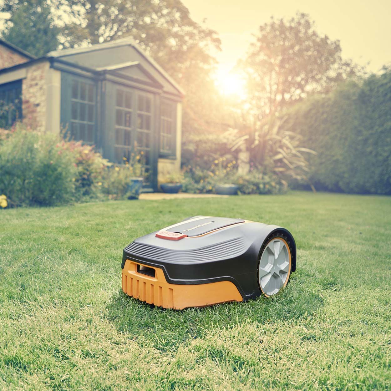 LawnMaster L10 Robotic Mower with Dock 400m2