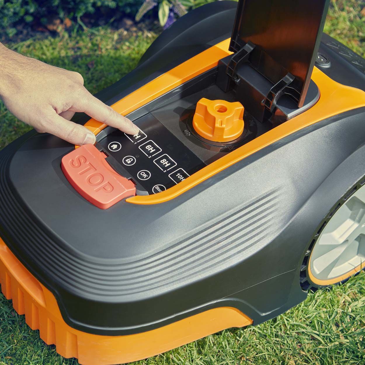 LawnMaster L10 Robotic Mower with Dock 400m2