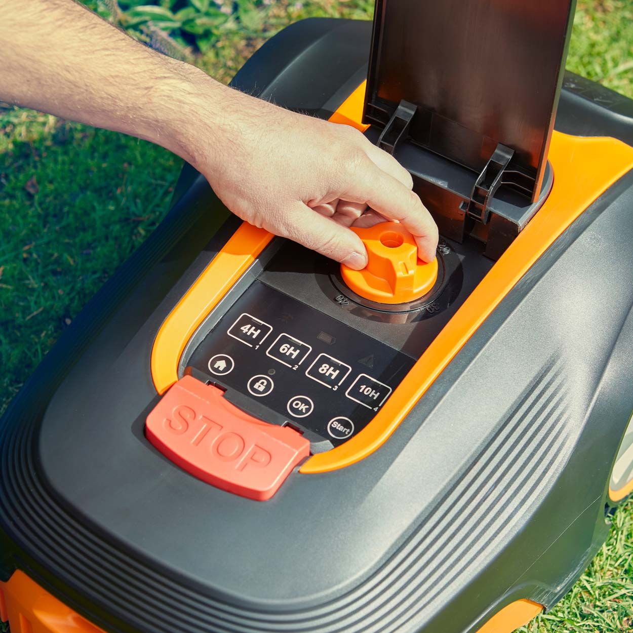 LawnMaster L12 Robotic Mower with Dock 800m2
