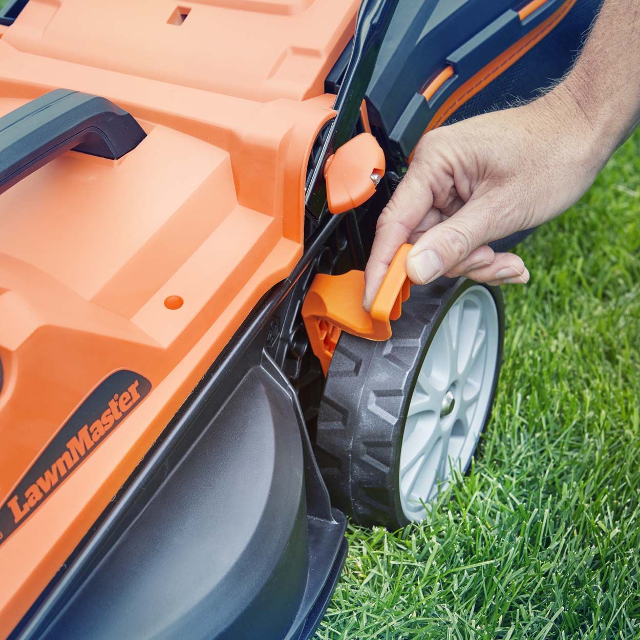 LawnMaster MX 24V 34cm Cordless Lawnmower with 1 battery