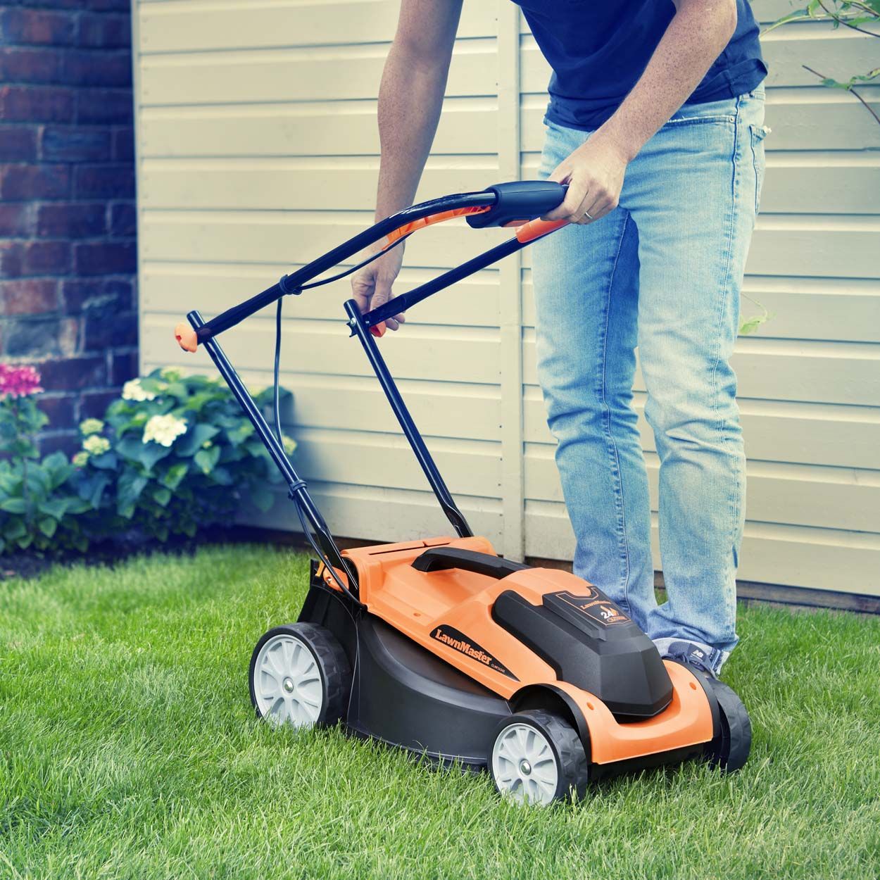 LawnMaster MX 24V 34cm Cordless Lawnmower with 1 battery