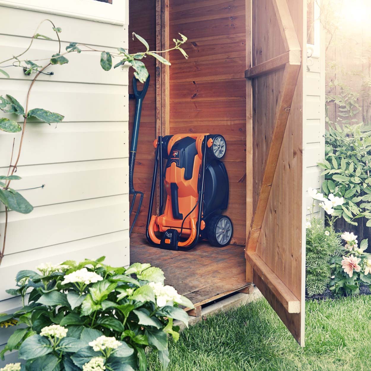 LawnMaster MX 24V 34cm Cordless Lawnmower with 1 battery