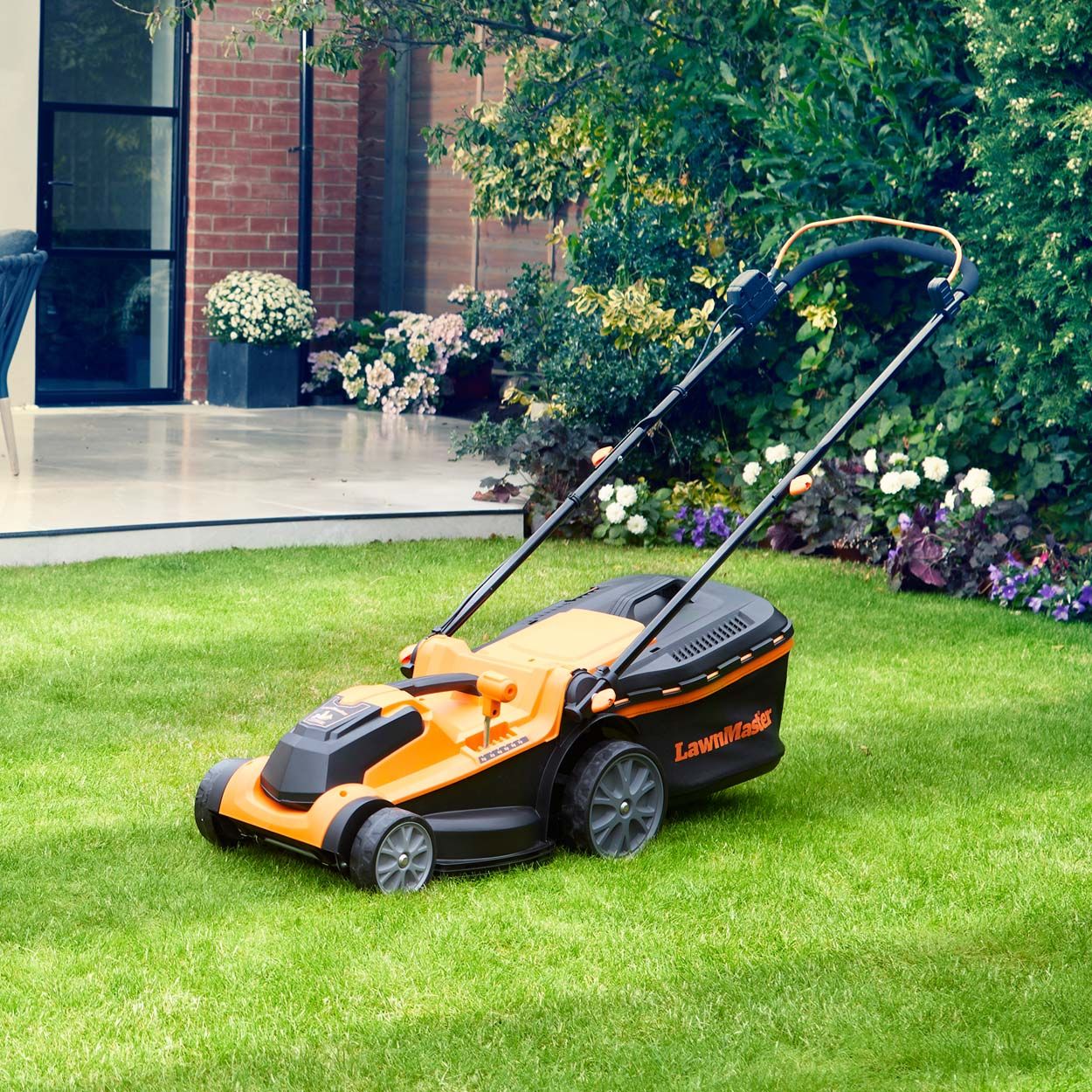 LawnMaster MX 24 37cm Lawnmower with 2 sets of batteries