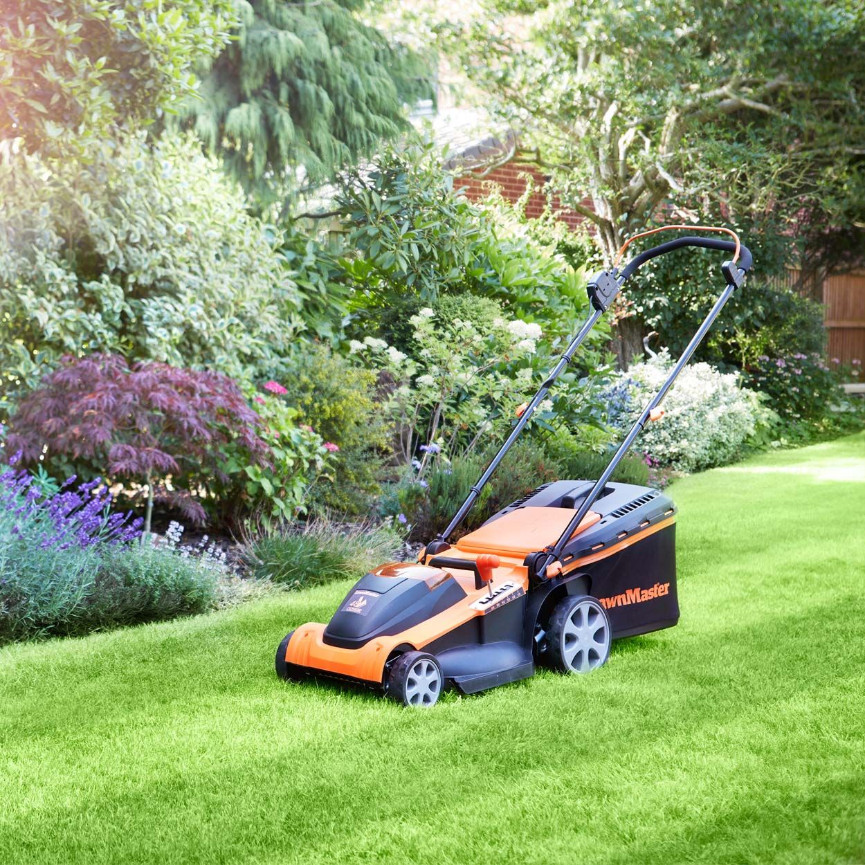 LawnMaster MX 24 41cm 48V Cordless Mower with 1 set of batteries