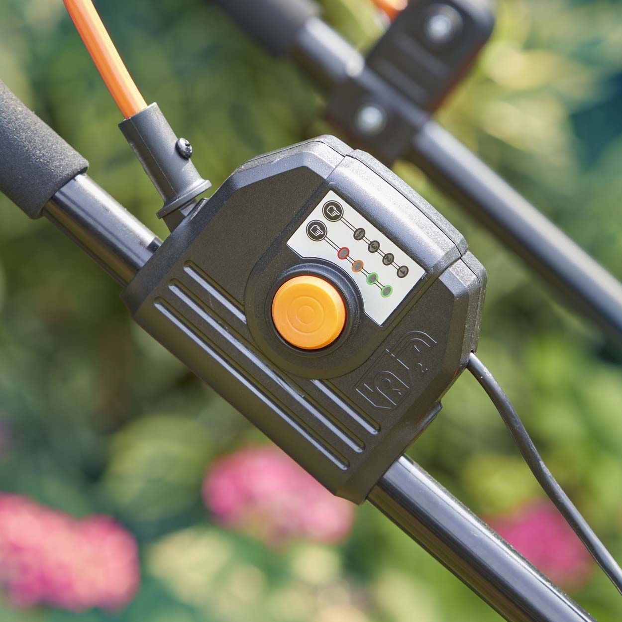 LawnMaster MX 24 41cm 48V Cordless Mower with 1 set of batteries