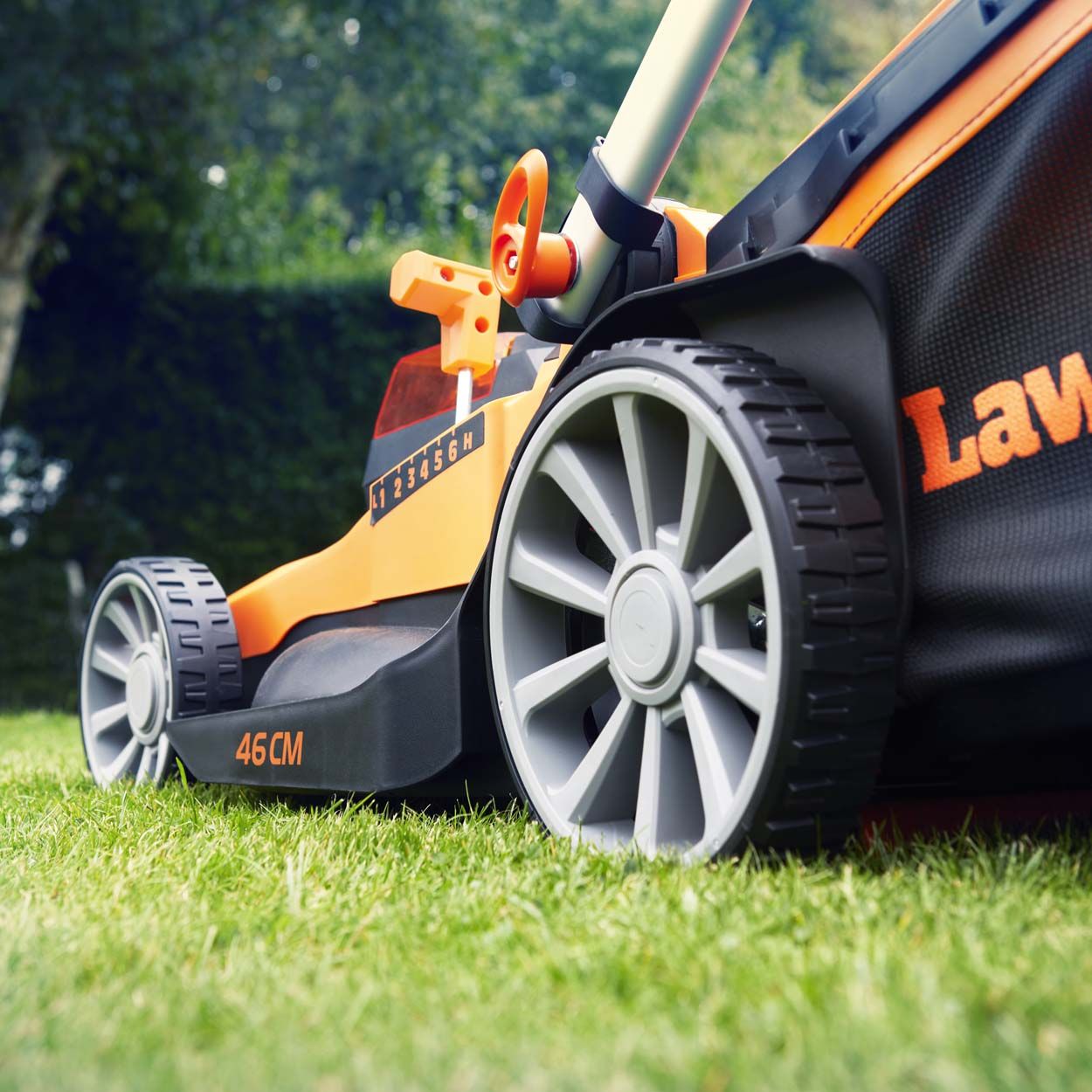 LawnMaster MX 24 46cm 48V Cordless Mower with 1 set of batteries