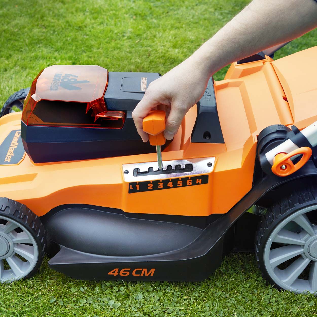 LawnMaster MX 24 46cm 48V Cordless Mower with 1 set of batteries