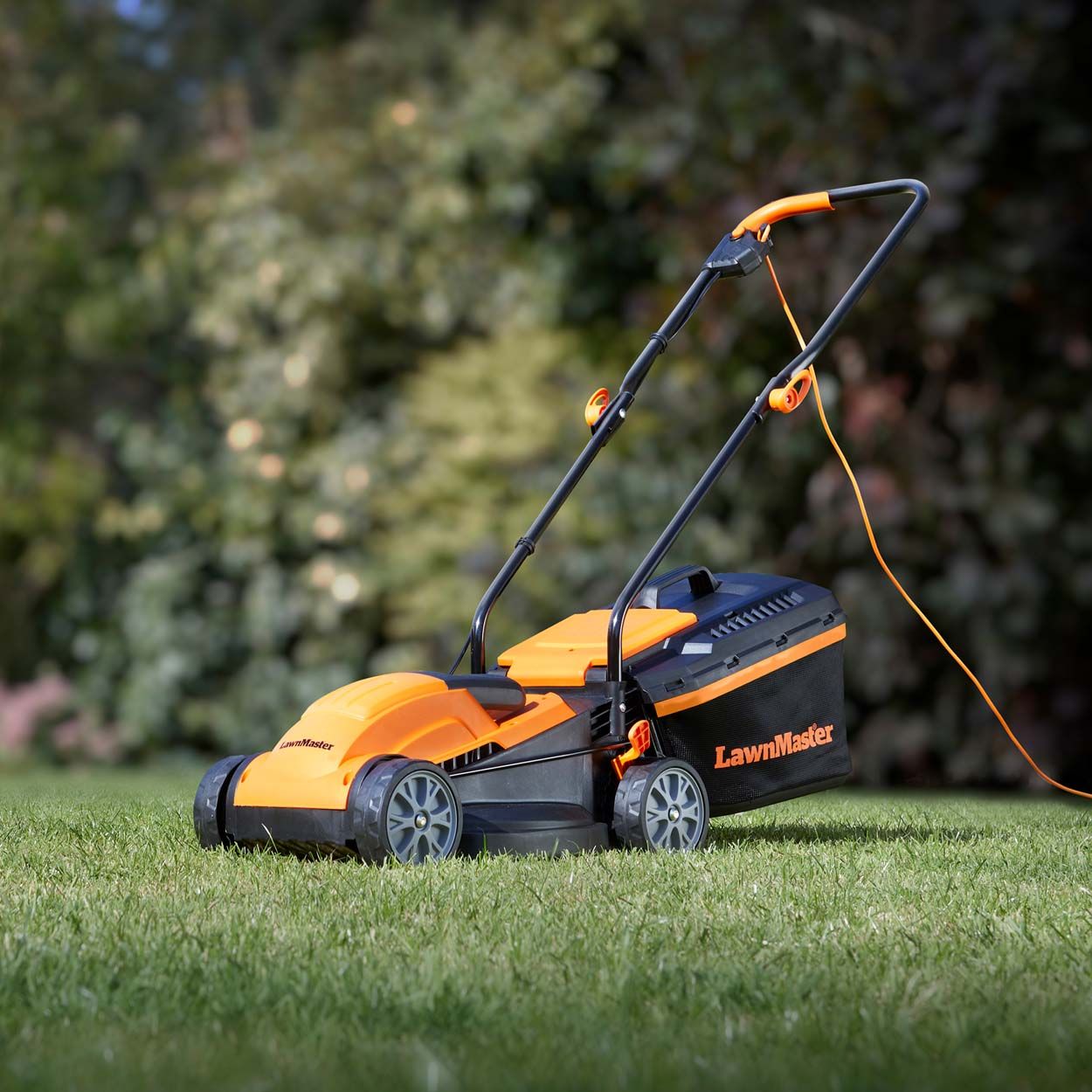 LawnMaster 32cm 1200W Electric Lawnmower