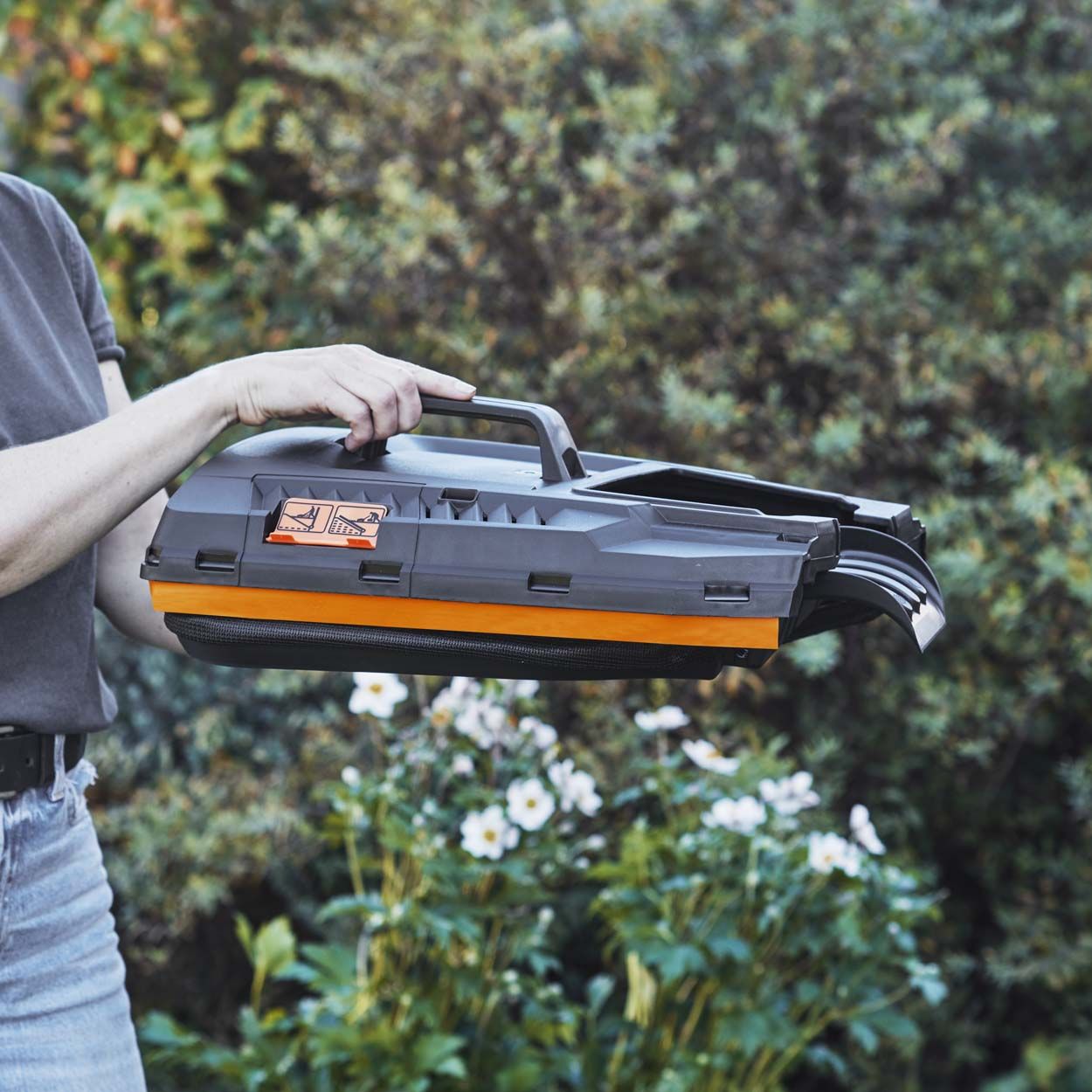 LawnMaster 32cm 1200W Electric Lawnmower