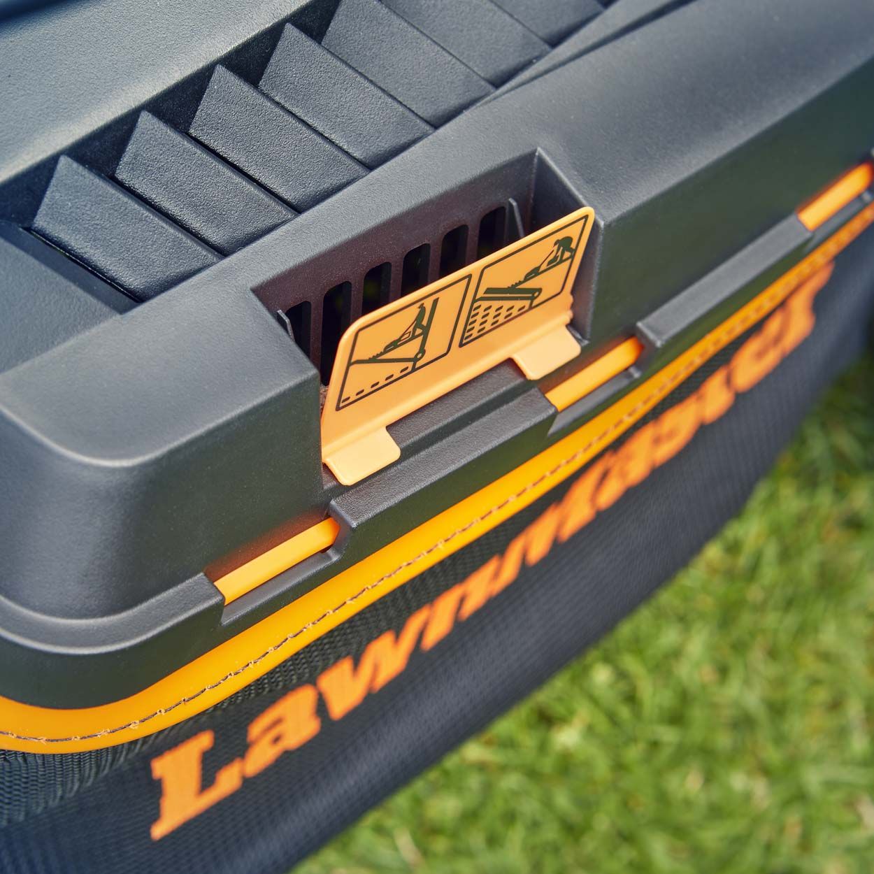 LawnMaster 34cm 1400W Electric Lawnmower