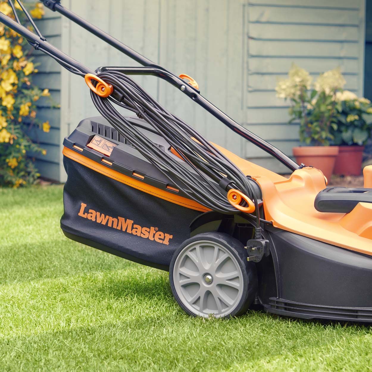 LawnMaster 37cm 1600W Electric Lawnmower