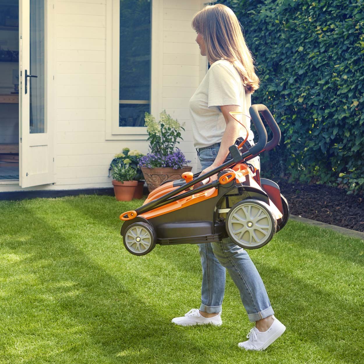 LawnMaster 37cm 1600W Electric Lawnmower