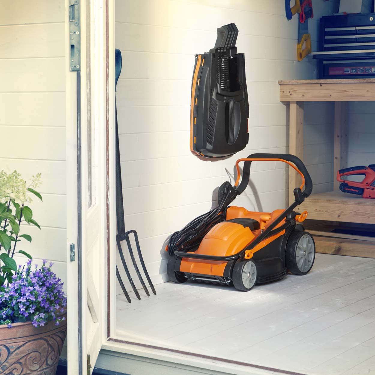 LawnMaster 37cm 1600W Electric Lawnmower