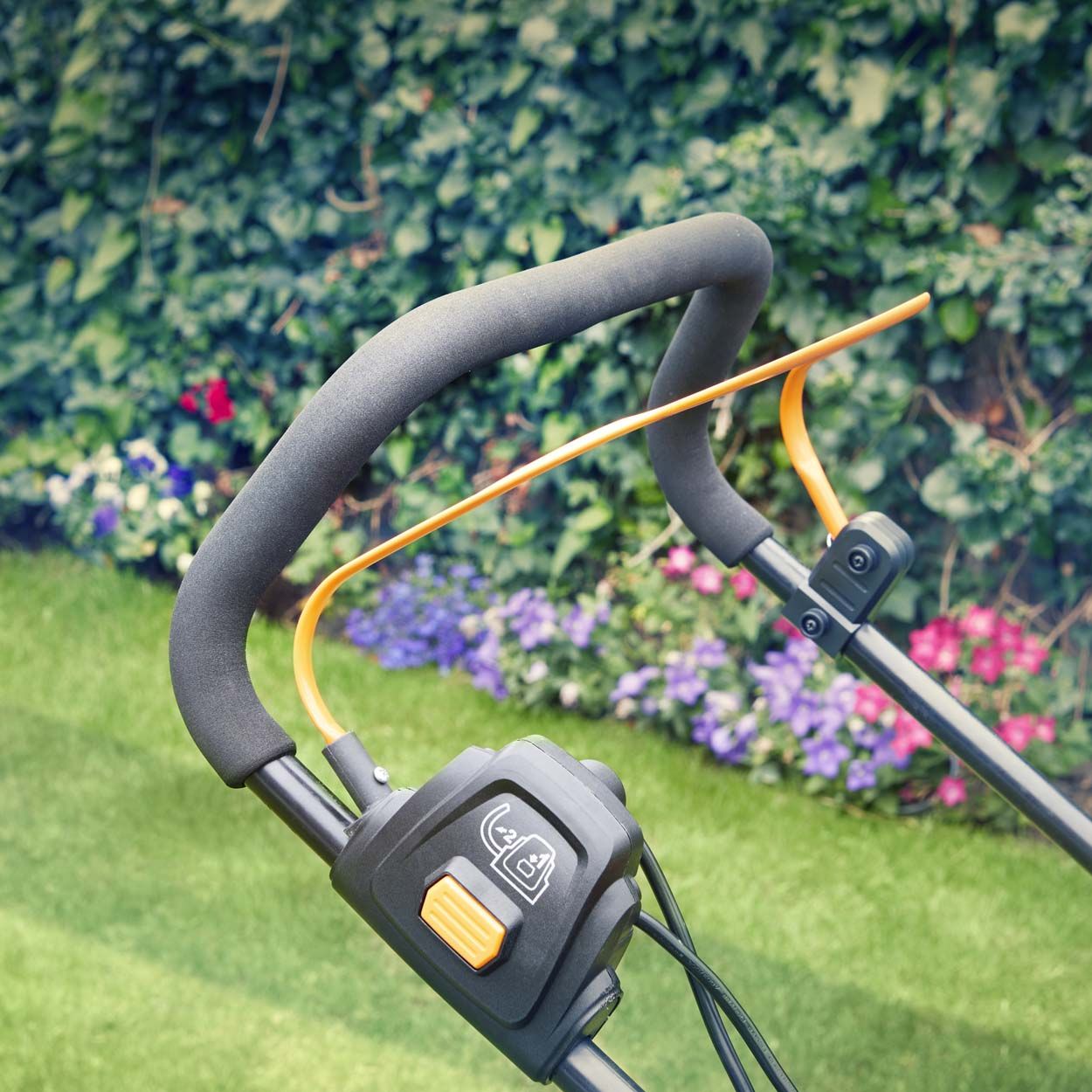LawnMaster 40cm 1800W Electric Lawnmower