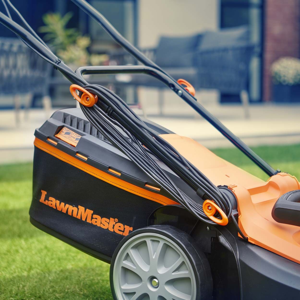 LawnMaster 40cm 1800W Electric Lawnmower