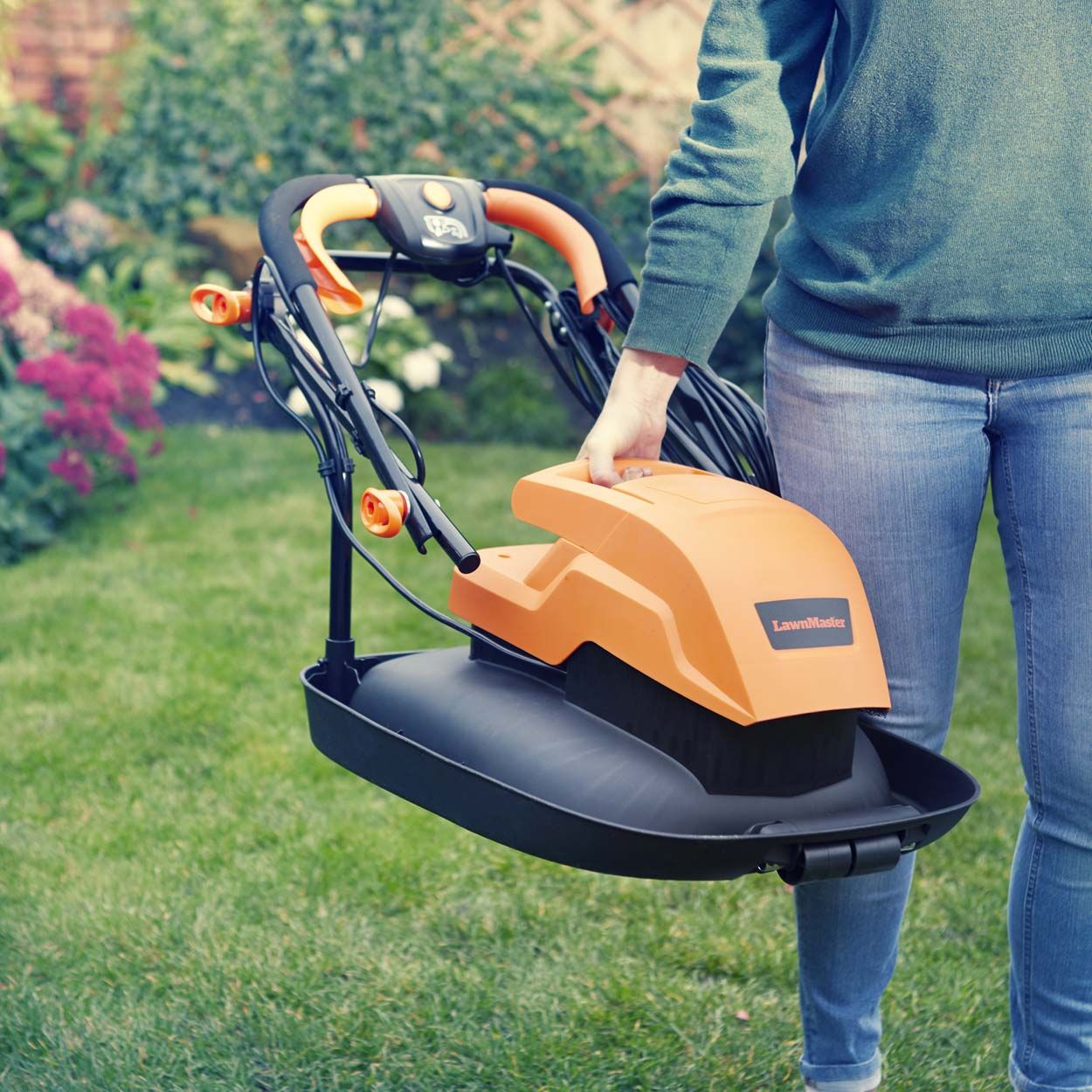 LawnMaster 33cm Hover Mulching Mower