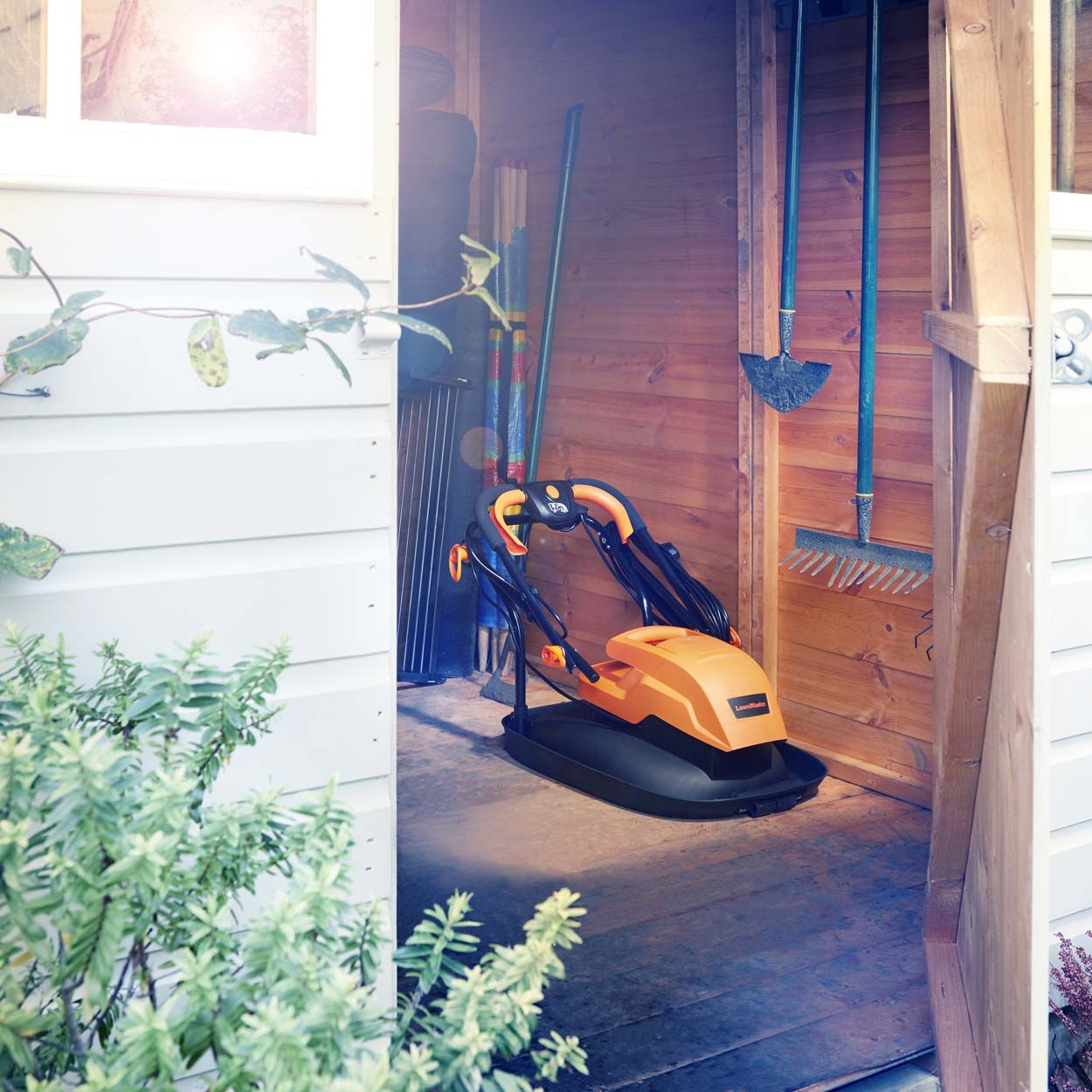 LawnMaster 33cm Hover Mulching Mower