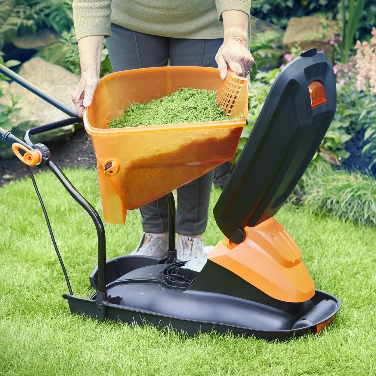 LawnMaster 36cm 1800W Electric Hover Collect Lawnmower