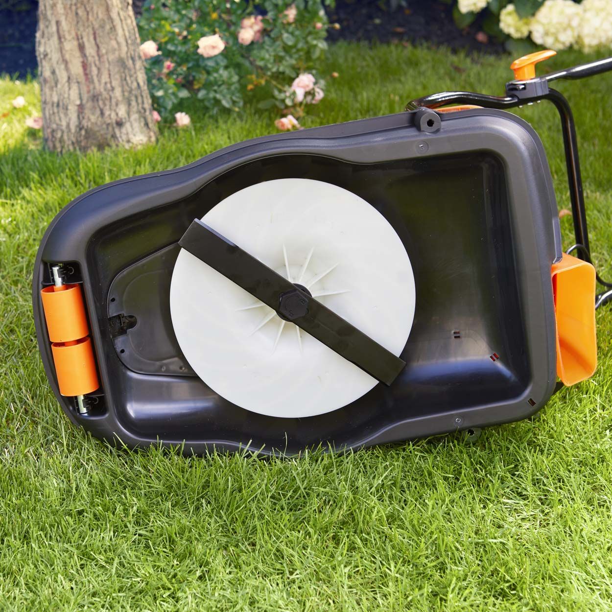 LawnMaster 36cm 1800W Electric Hover Collect Lawnmower