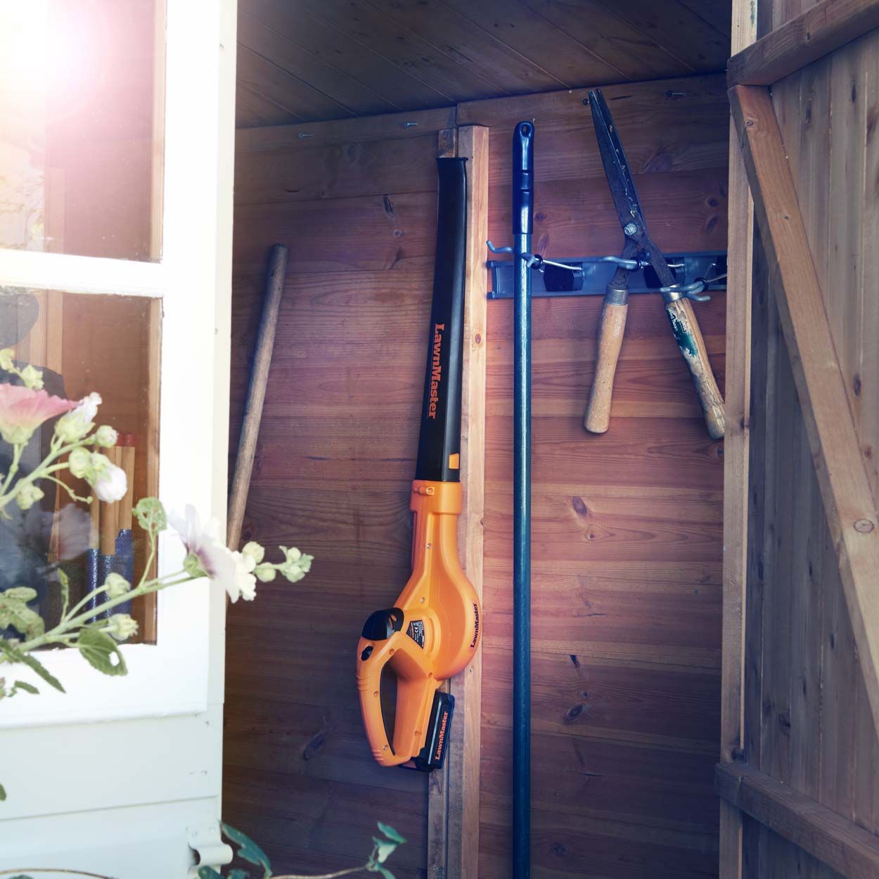 LawnMaster MX 24 Cordless Leaf Blower