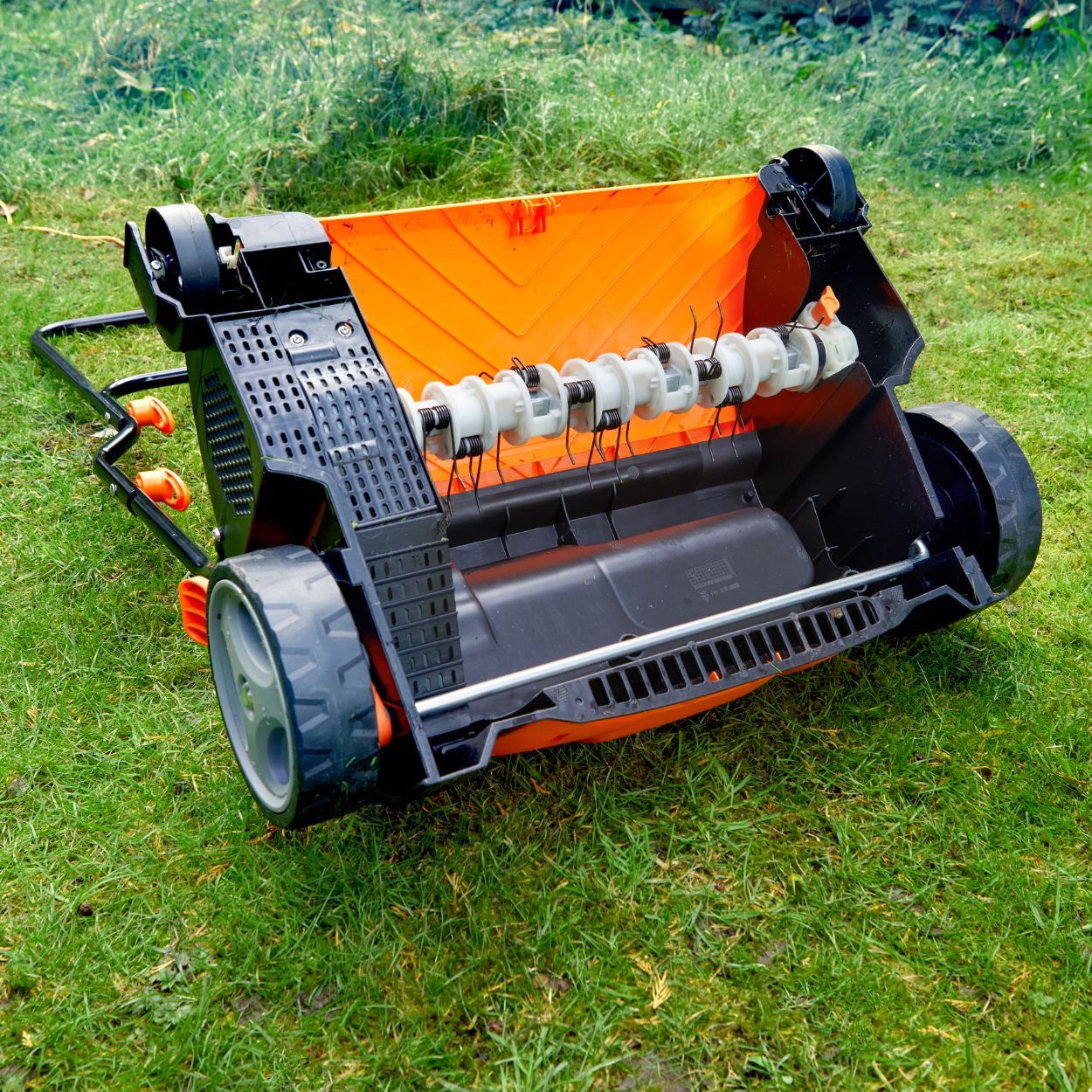 LawnMaster 2 in 1 Lawn Scarifier & Rake 