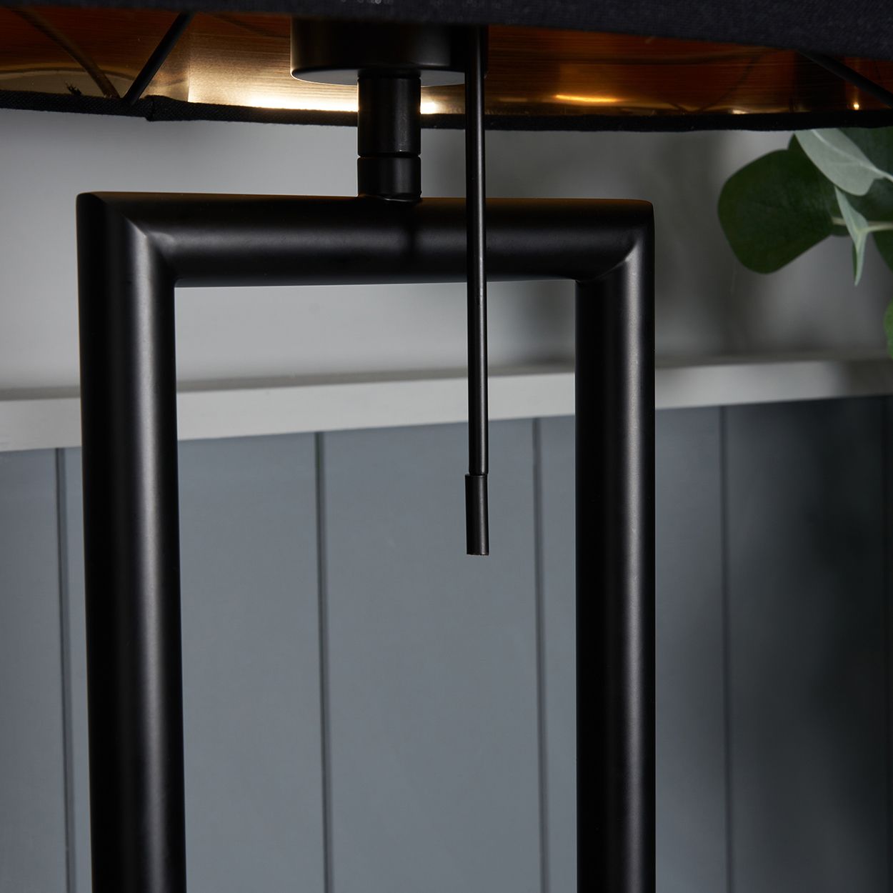 Lonton Hotel Floor Lamp - Black