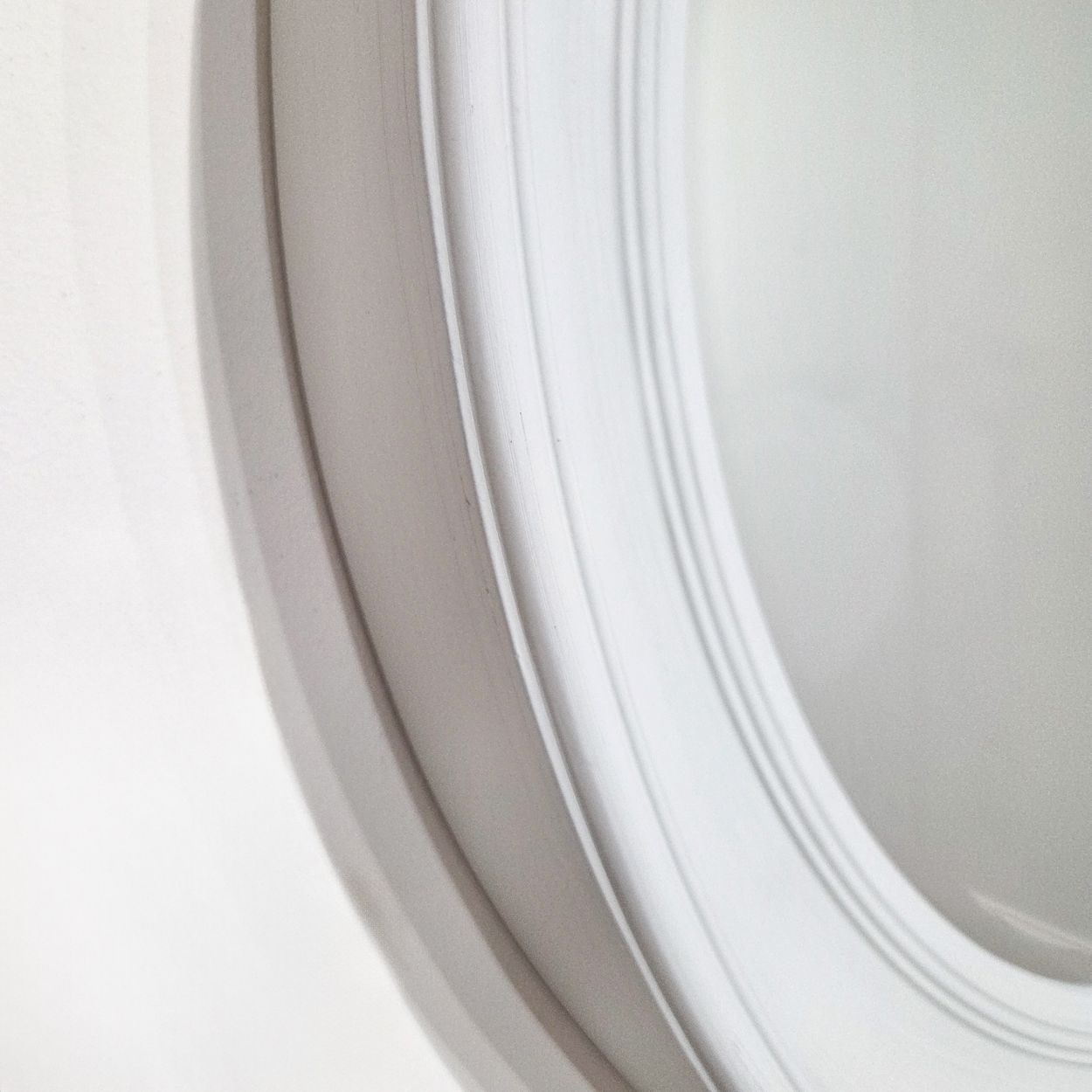 Deep Round Mirror Oyster 90Cm