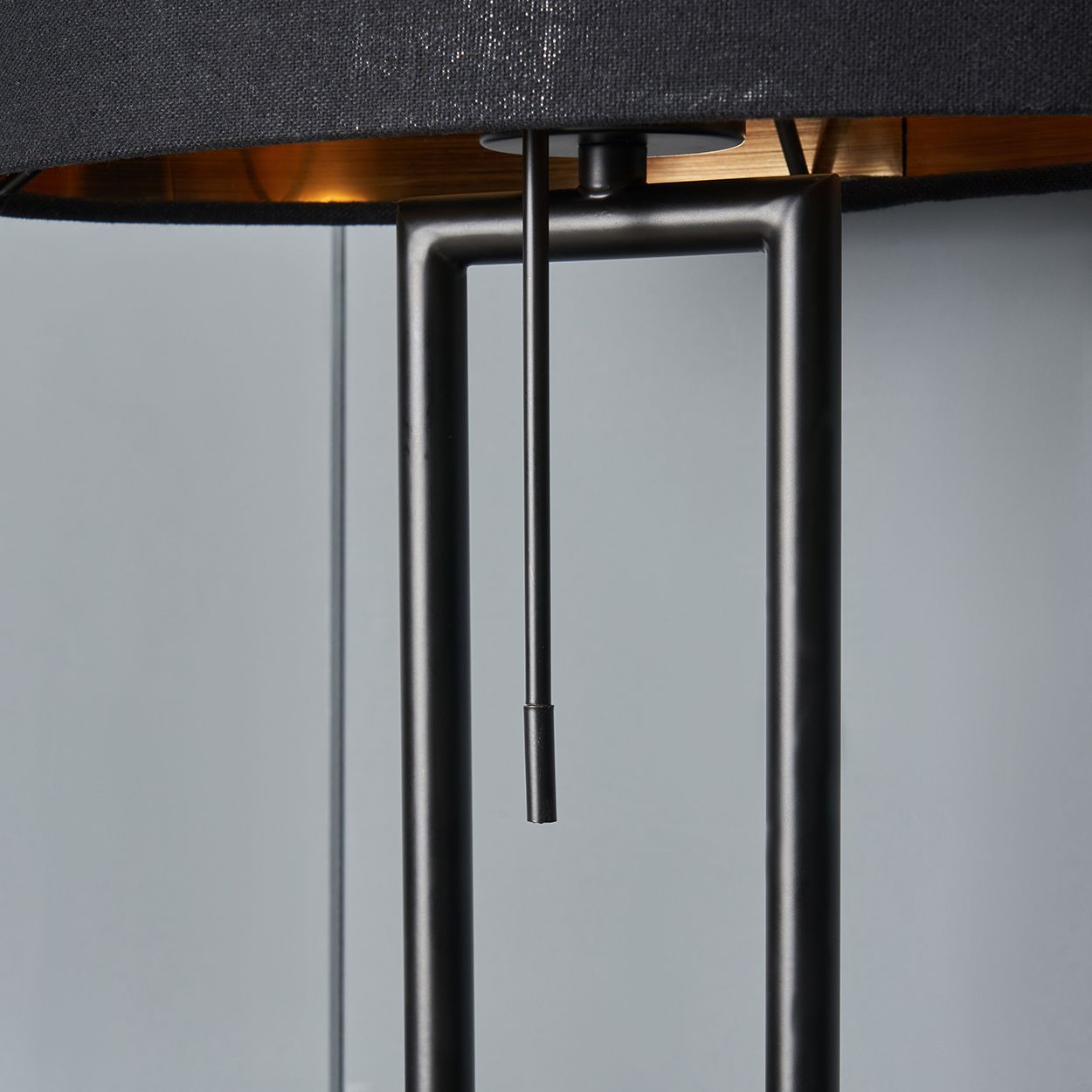 Lonton Hotel Table Lamp - Black