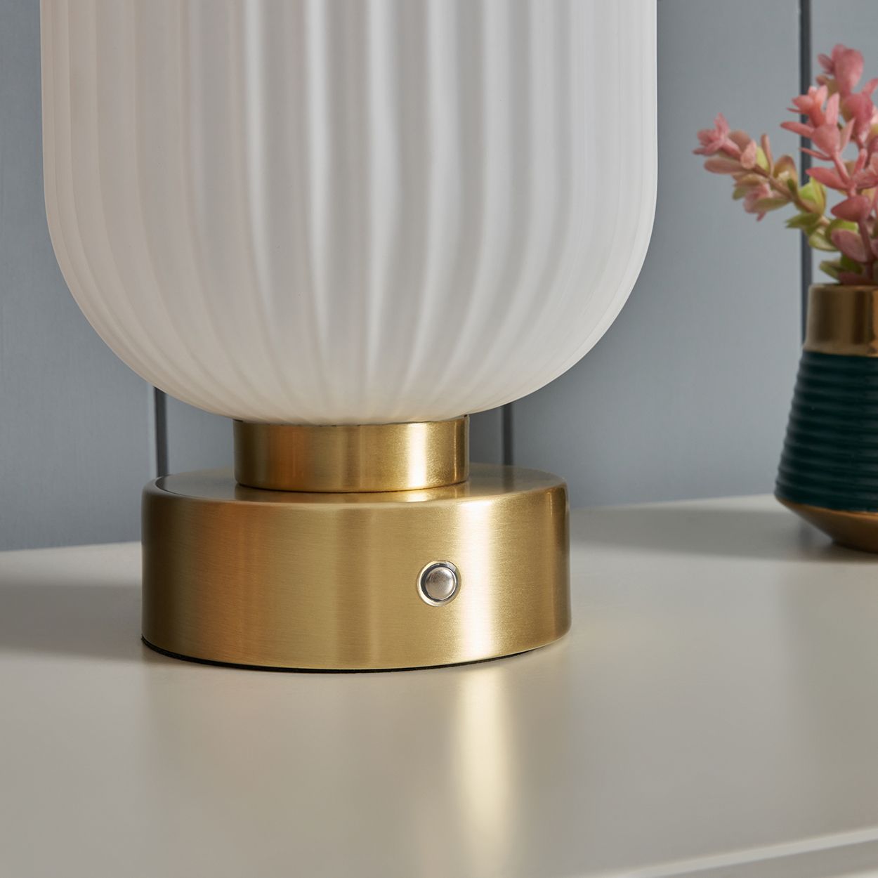 Horden Cylinder Rechargeable Pill Table Lamp