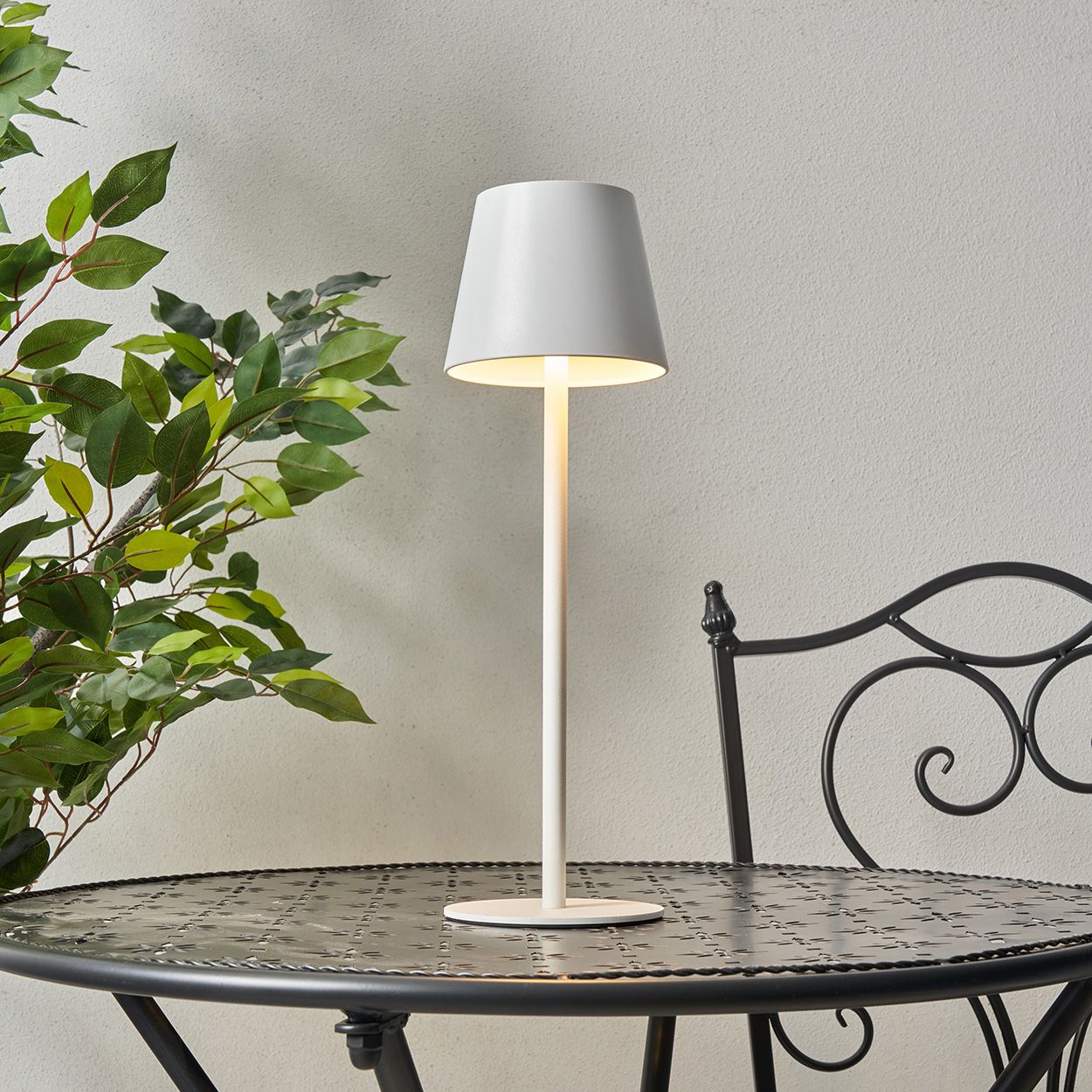 Benac Ip44 Rechargeable Led Table Lamp