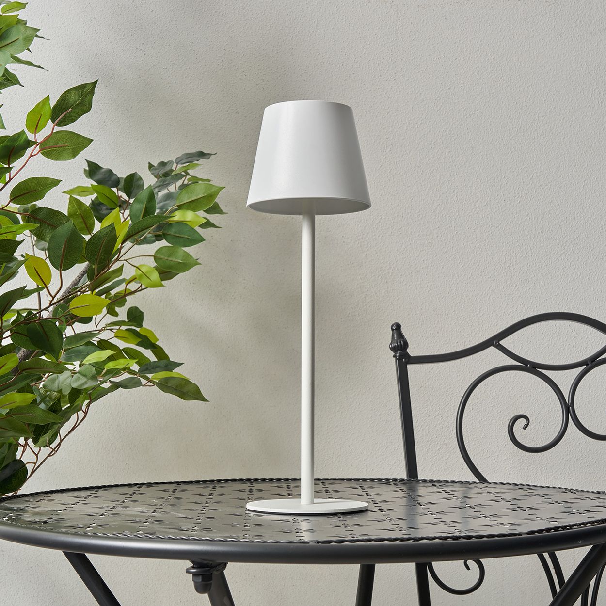 Benac Ip44 Rechargeable Led Table Lamp