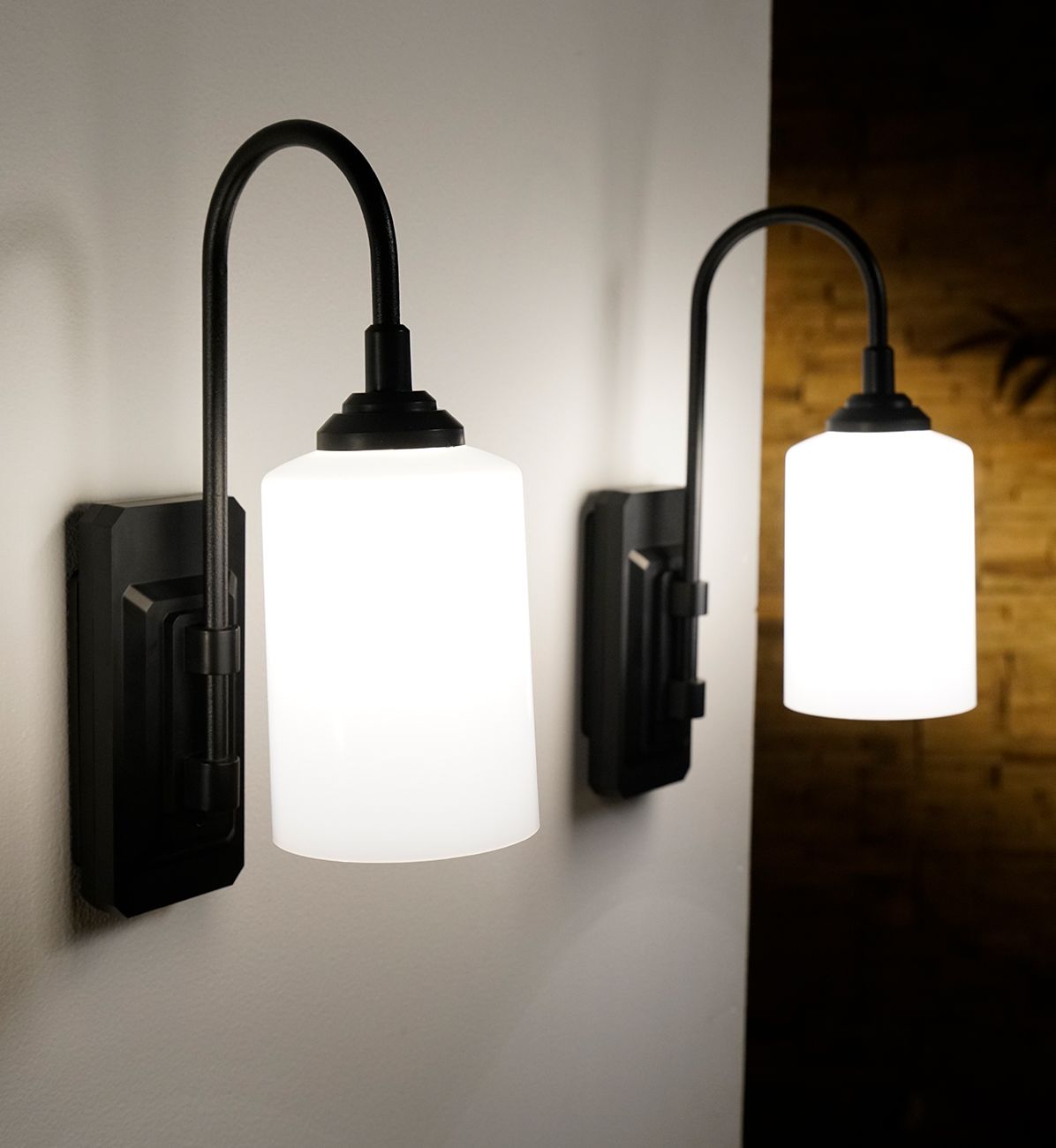 Wireless, 2 way dimmable wall light with remote control