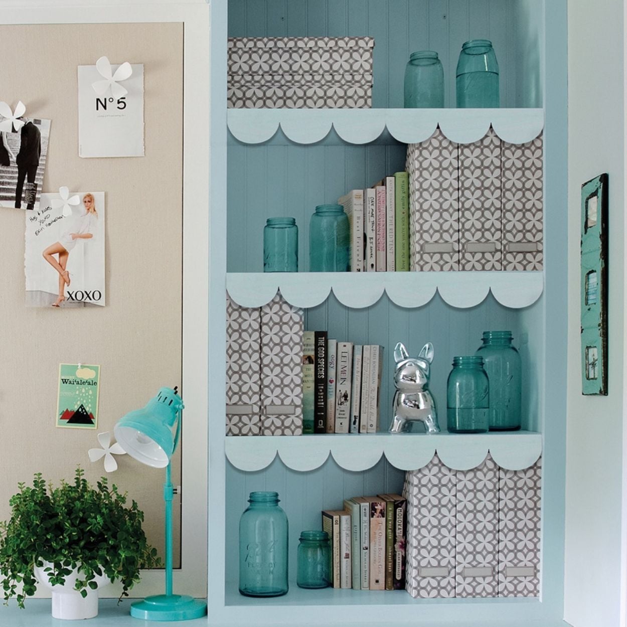 Wallpops Natural Scallop P&S Wooden