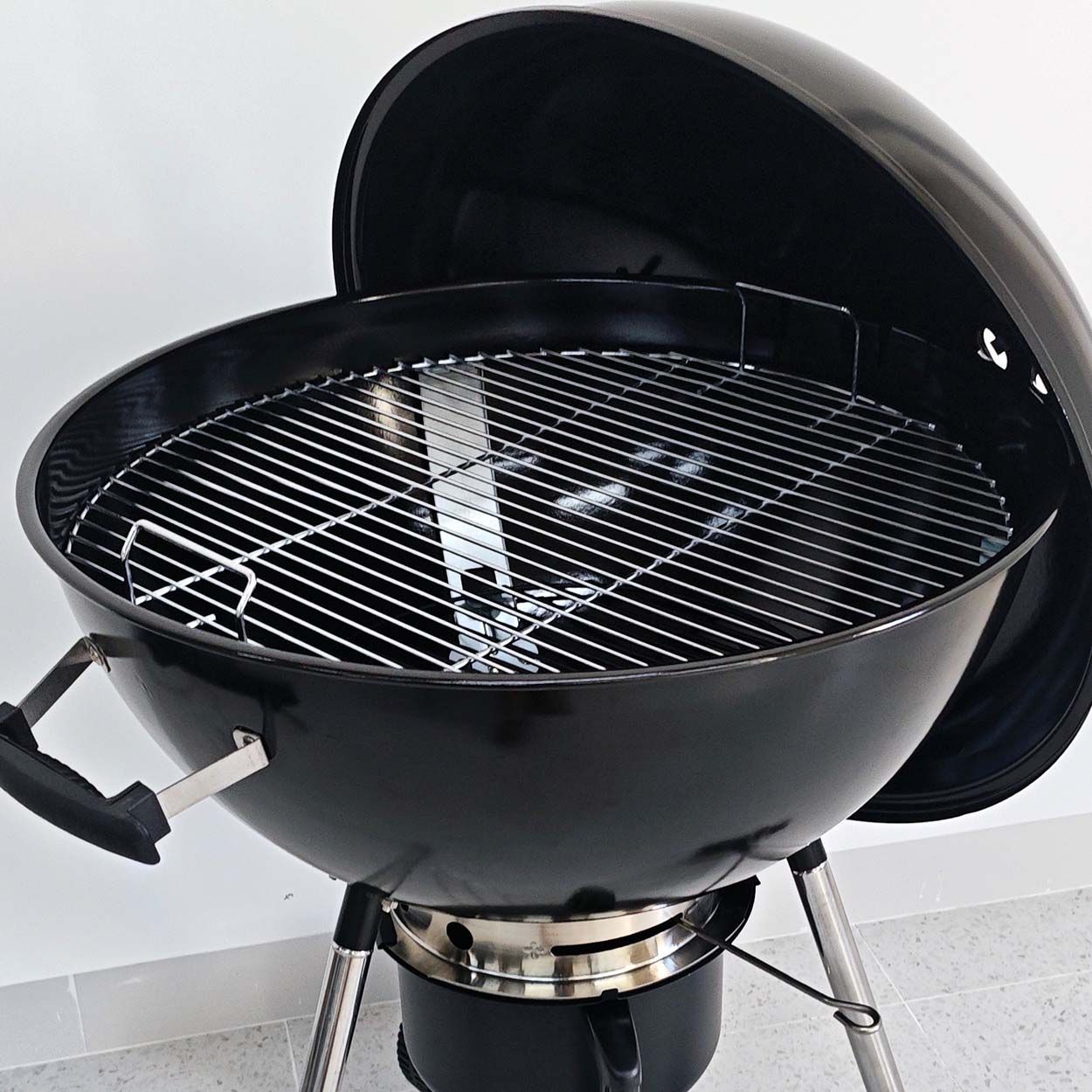 Phoenix 59 CM Charcoal Kettle BBQ